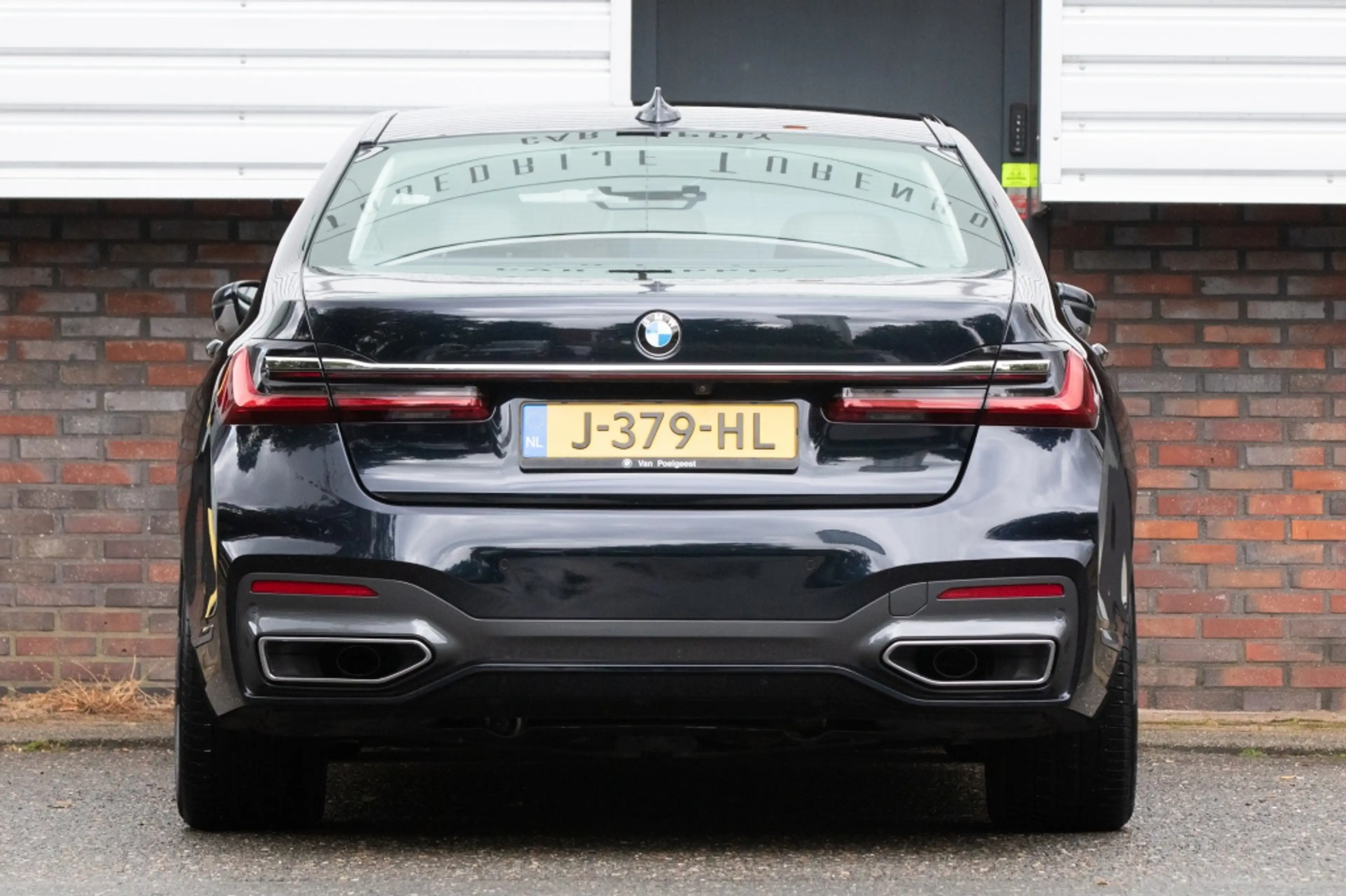 BMW 745 7 e iPerformance — photo 4