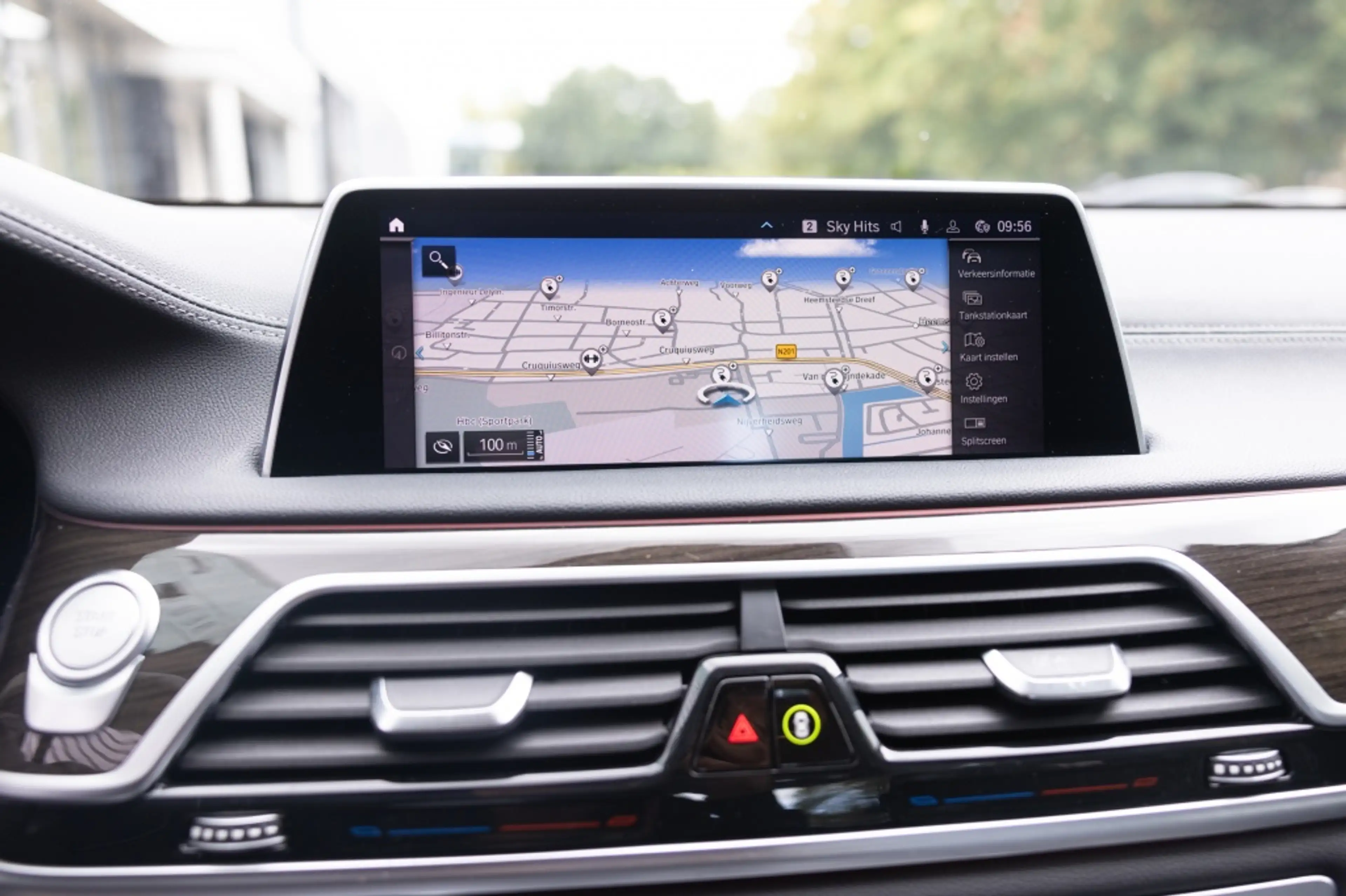 BMW 745 7 e iPerformance — photo 23