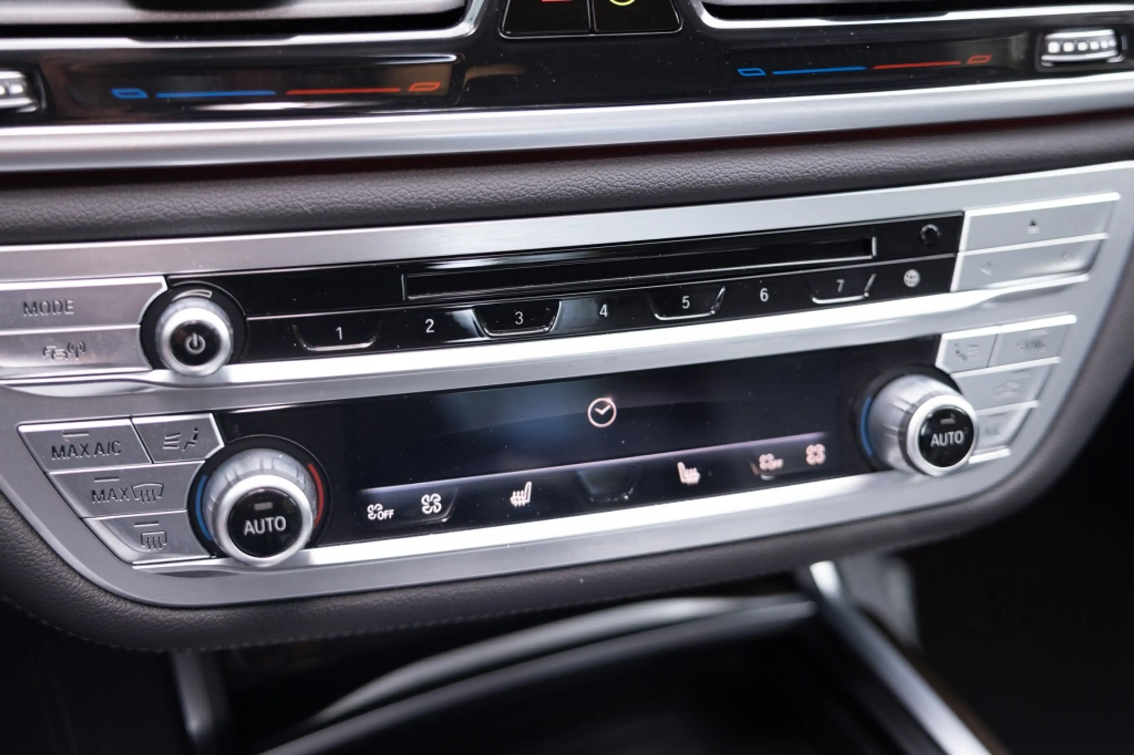 BMW 745 7 e iPerformance — photo 21