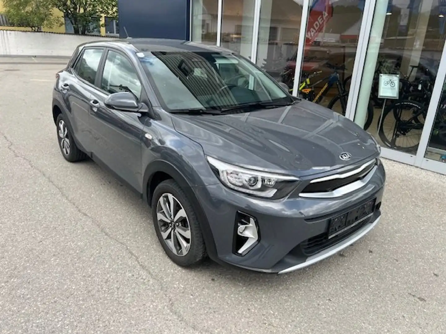 Kia Stonic 1,25 MPI ISG Silber *57.000km*EZ 11/2020* Grau - 1
