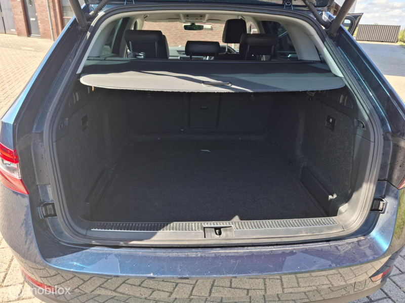 Skoda Superb Combi 2.0 TDI SE L Executive — photo 10
