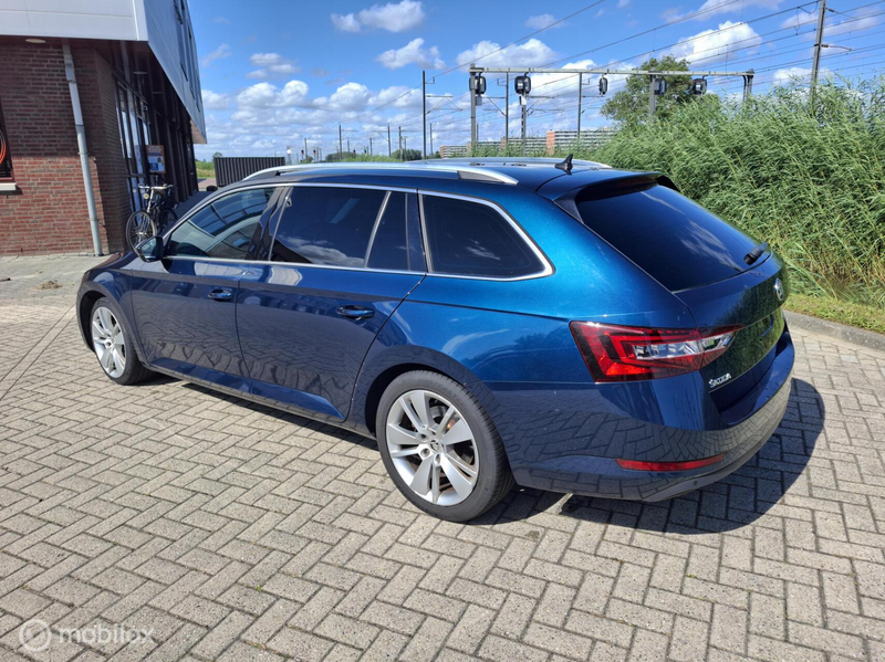 Skoda Superb Combi 2.0 TDI SE L Executive — photo 3