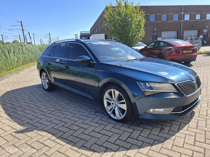 Skoda Superb Combi 2.0 TDI SE L Executive — photo 4