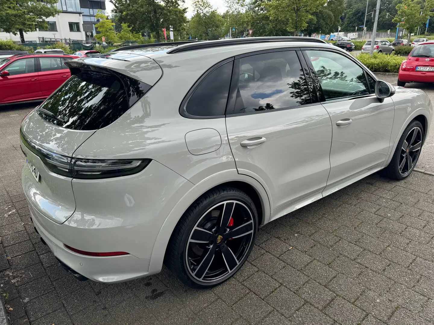 Porsche Cayenne Cayenne GTS Tiptronic S Grau - 2