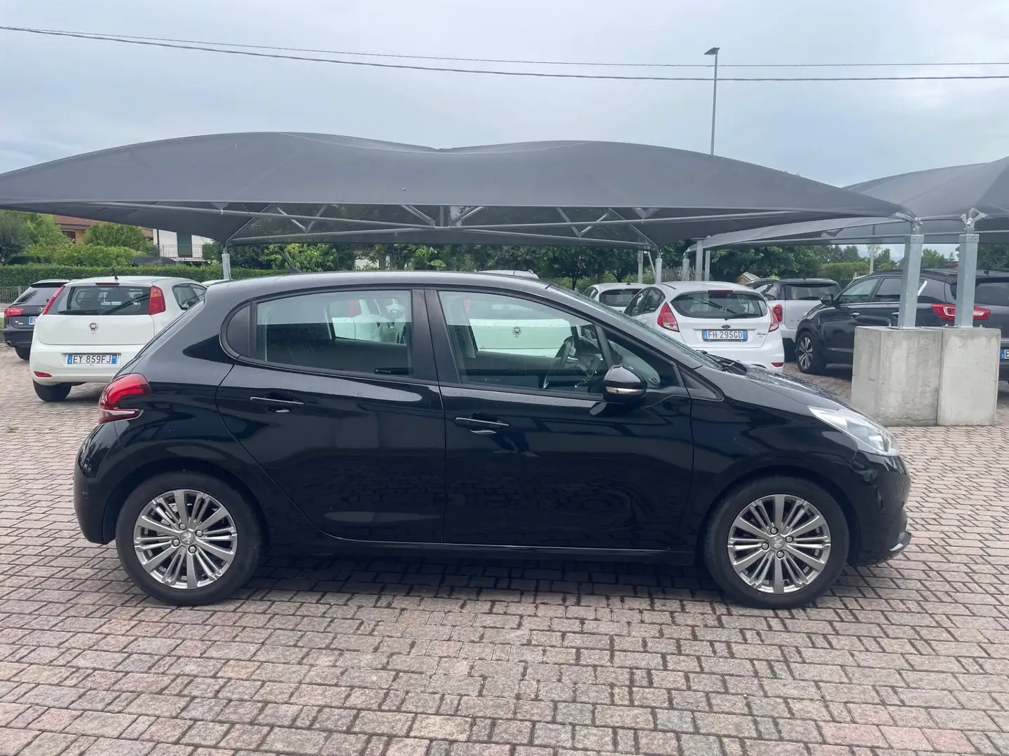 Peugeot 208 BlueHDi 75 5 porte Active Nero - 2