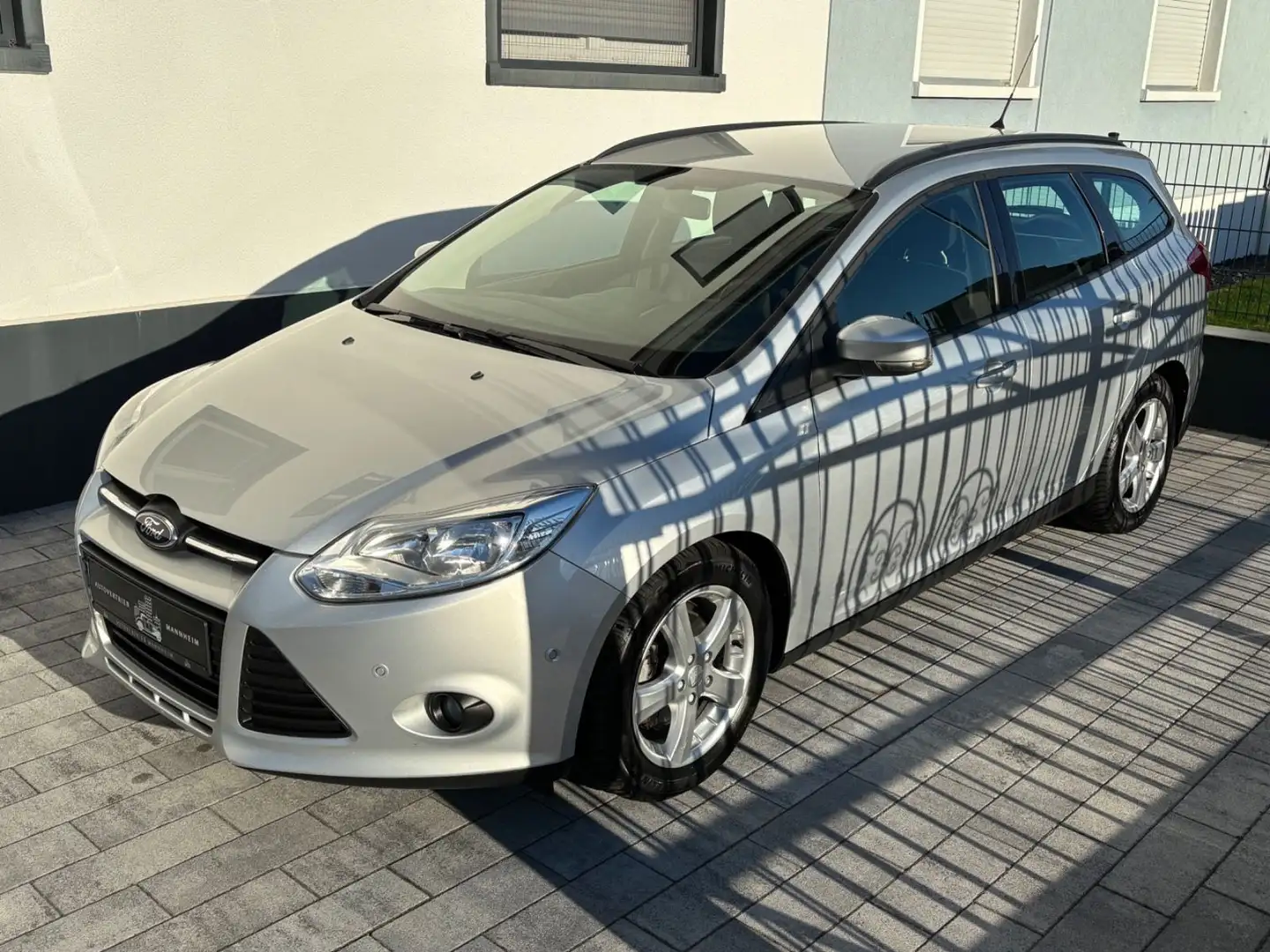 Ford Focus Turnier Trend /2.HD/KLIMA/PDC/MFL Silber - 1