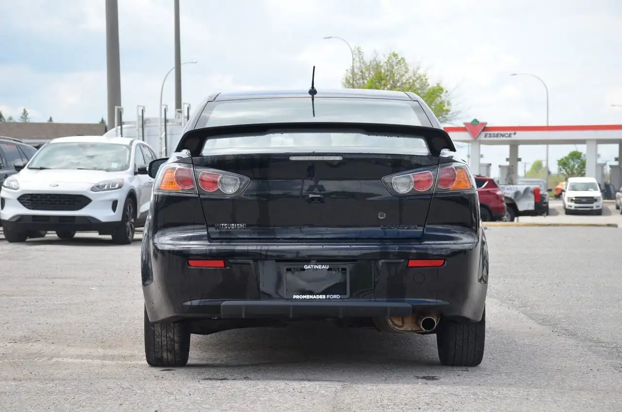 Mitsubishi Lancer снимка Mitsubishi Lancer