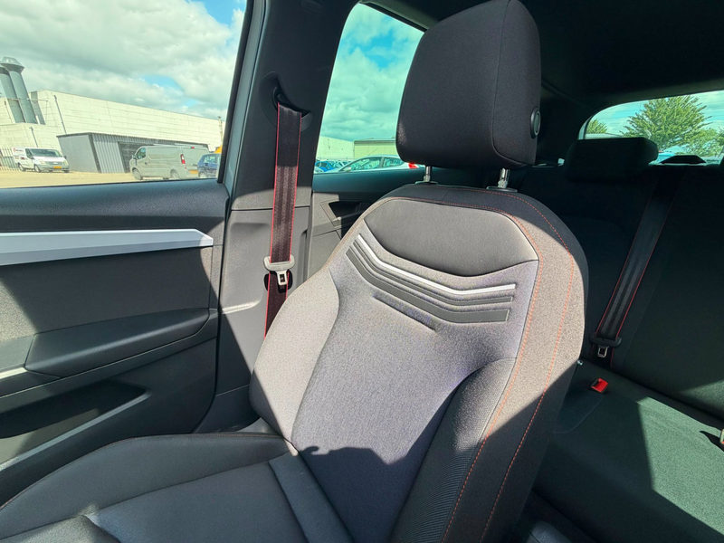 SEAT Ibiza 1.0 EcoTSI FR Business Connect/pano/navi/ volle au — photo 26
