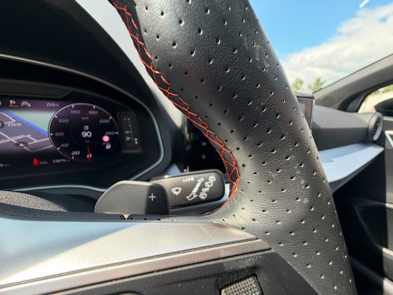 SEAT Ibiza 1.0 EcoTSI FR Business Connect/pano/navi/ volle au — photo 25