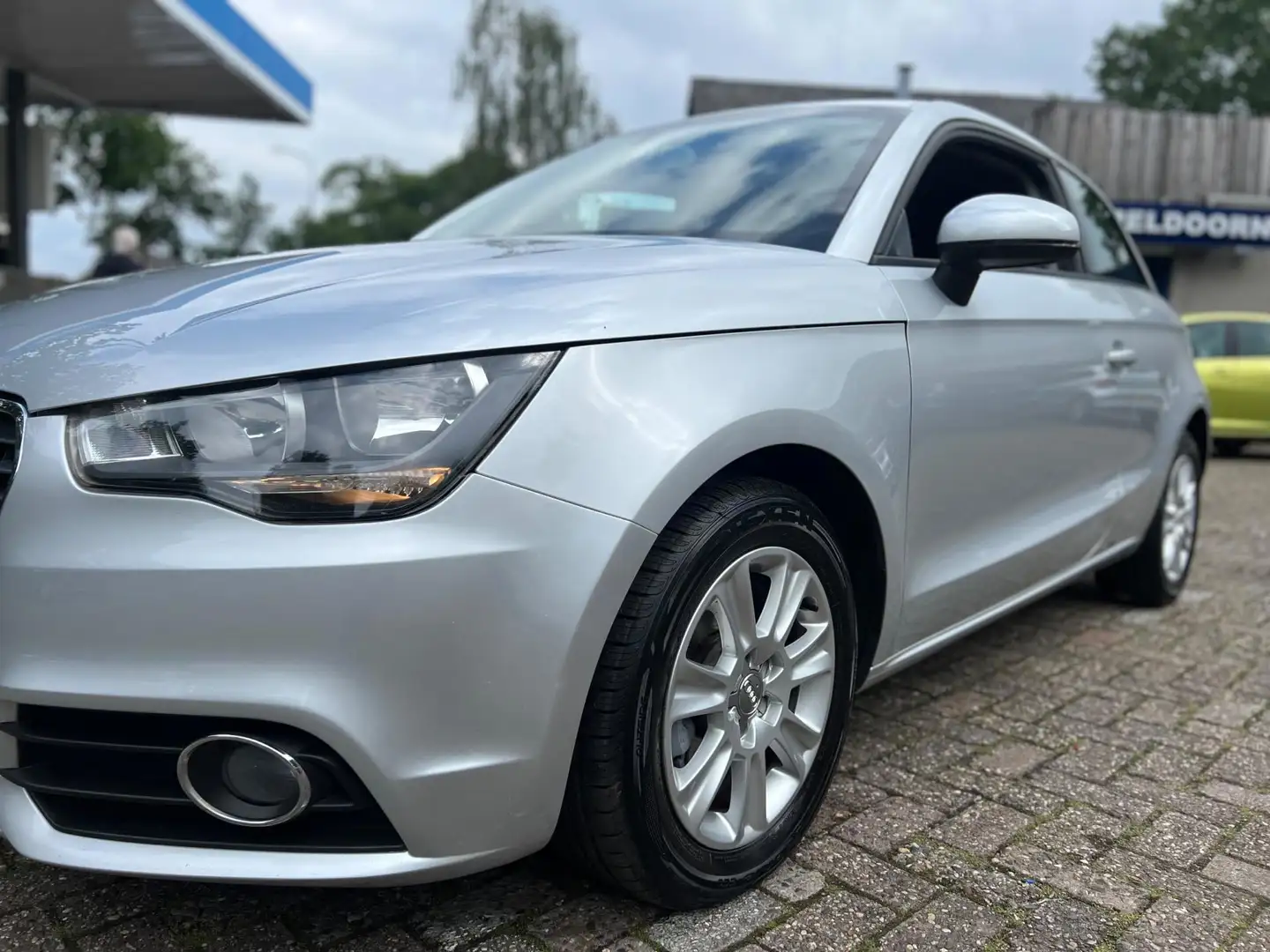 Audi A1 1.2 TFSI Attraction *CLIMA*STOELVERW.*DIML. AUTOM. Grau - 2