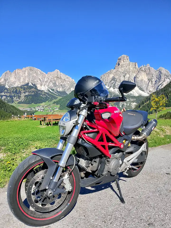 Ducati Monster 696