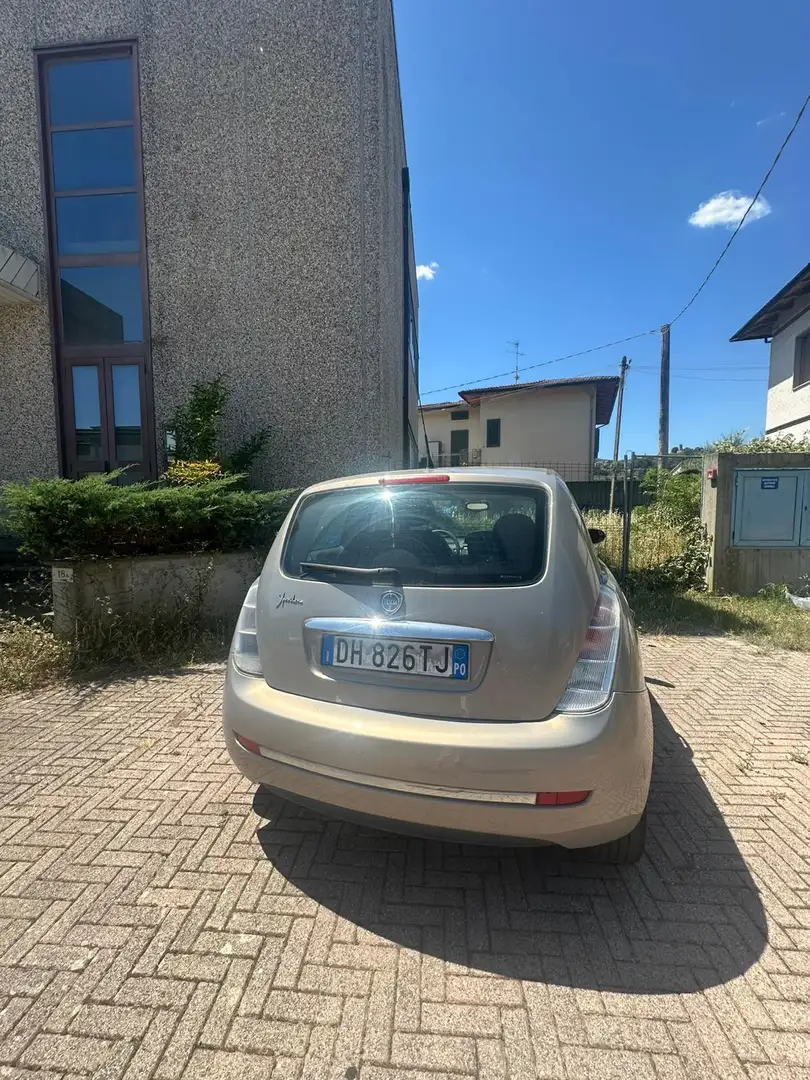Lancia Ypsilon base - 1