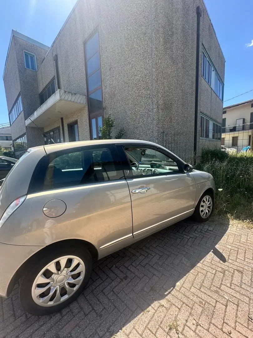 Lancia Ypsilon base - 2
