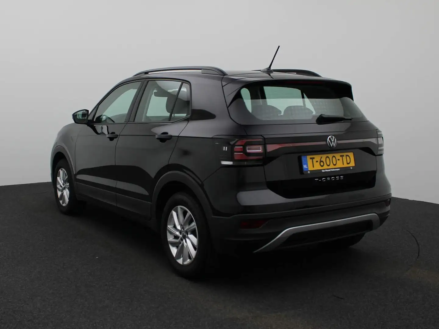 Volkswagen T-Cross 1.0 TSI Life | 16 inch Velgen | Parkeersensoren Vo Zwart - 2