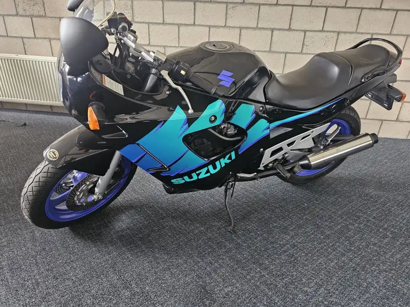 Suzuki GSX 600 - foto 7