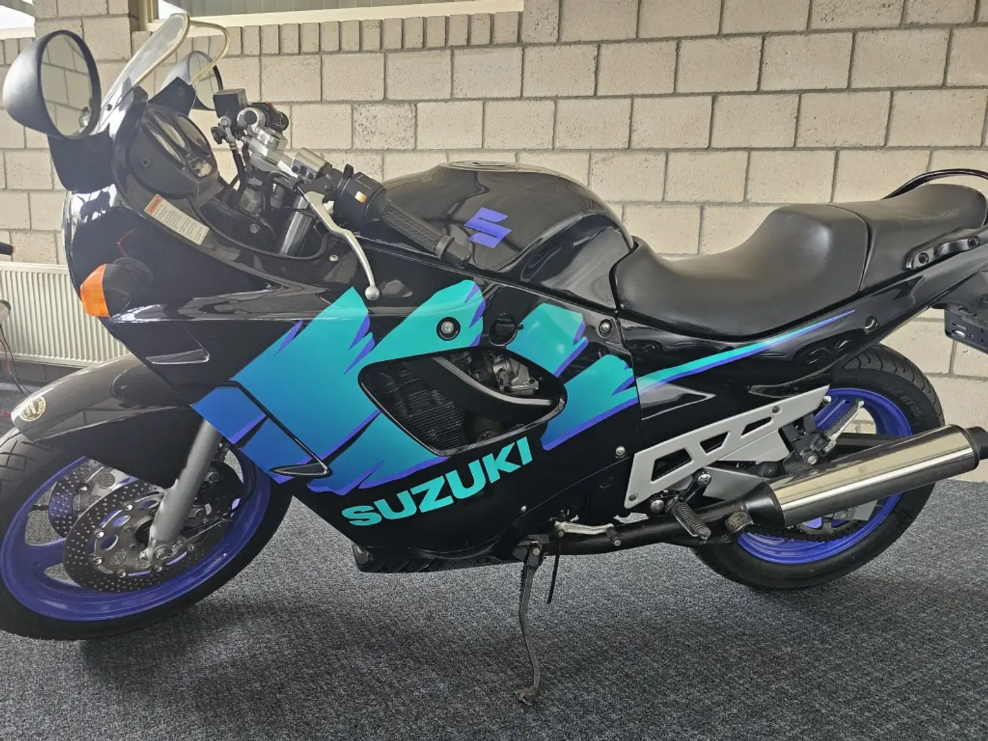 Suzuki GSX 600 Tour F Zwart - 2