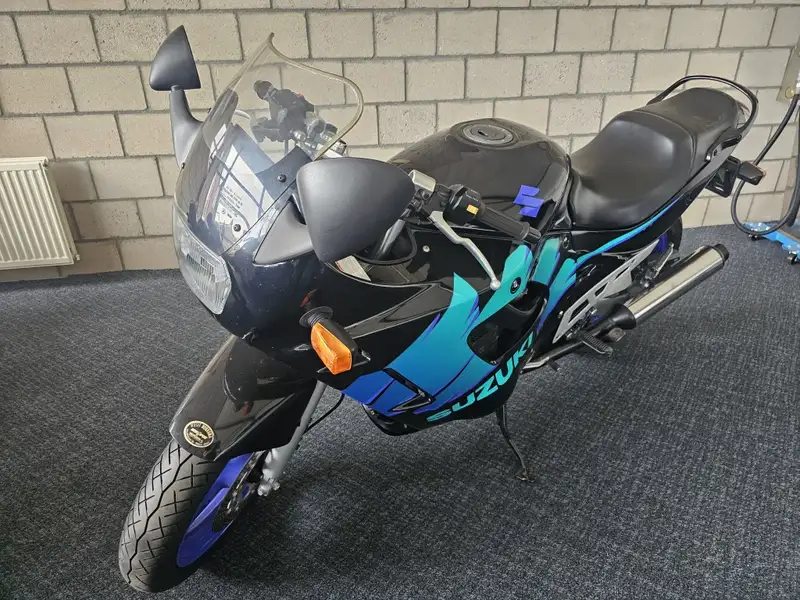 Suzuki GSX 600 - foto 5