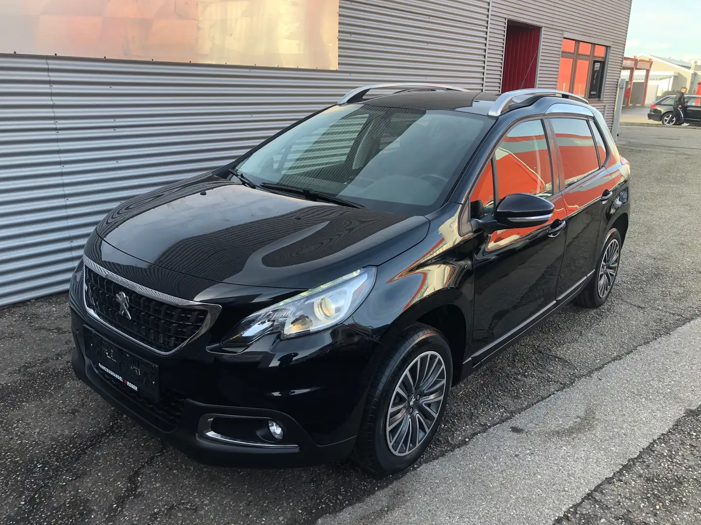 Peugeot 2008 2008 1,2 PureTech 82 #SUPER AUSSTATTUNG# Schwarz - 1