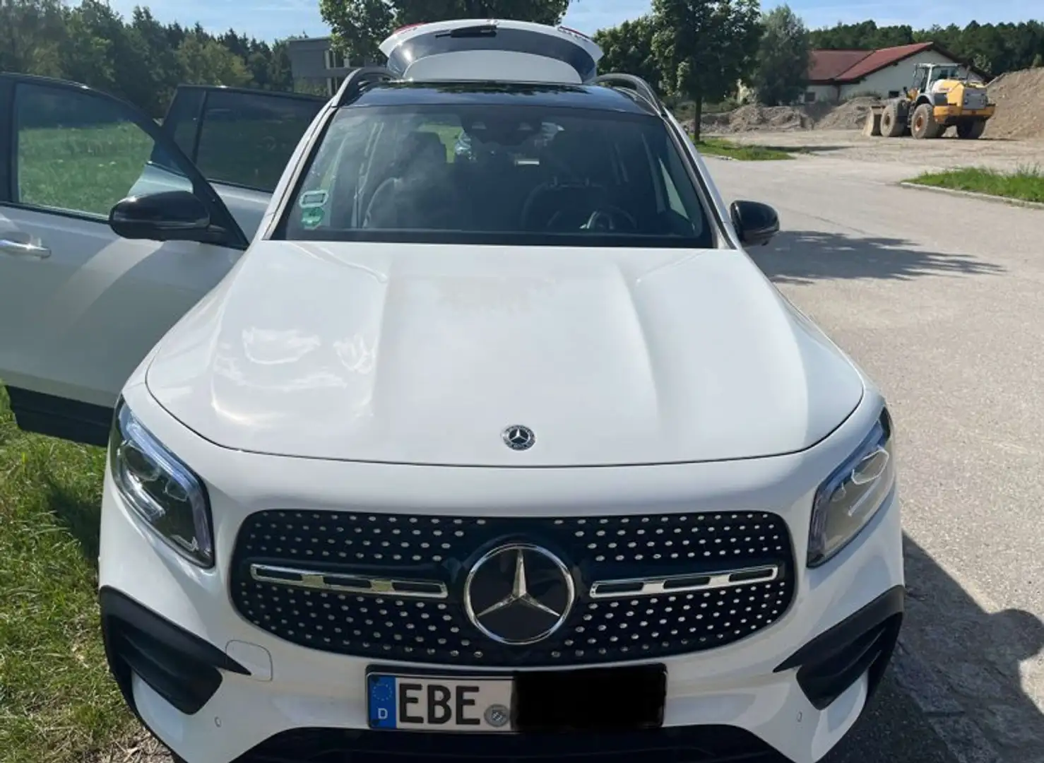 Mercedes-Benz GLB 250 GLB 250 8G-DCT AMG Line Bílá - 2