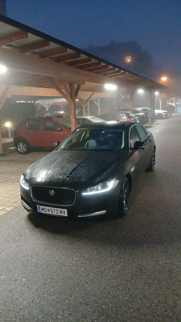 Jaguar XF 20d Prestige Aut. Schwarz - 1