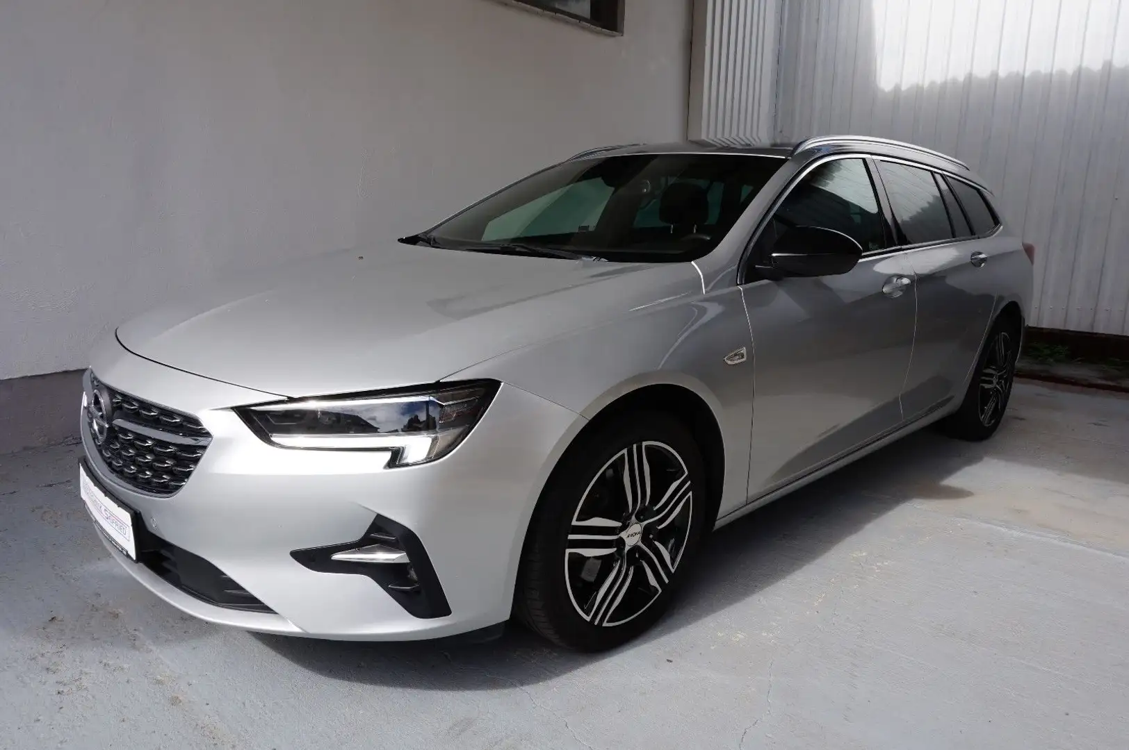 Opel Insignia 2,0 ST Elegance Aut Navi LED Shzg 18 `` Argent - 1
