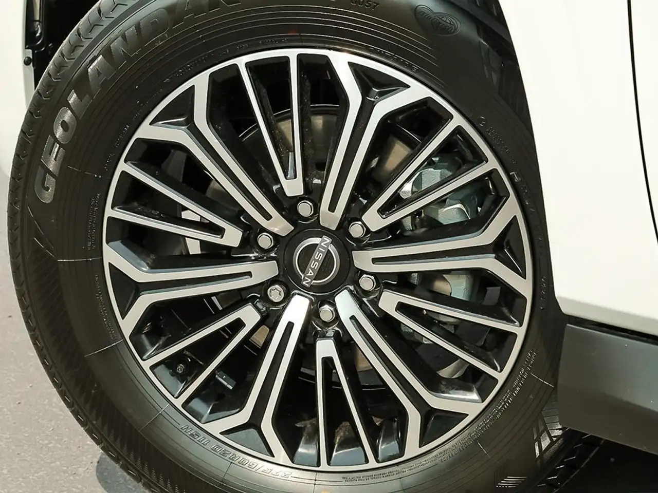 Nissan Armada снимка Nissan Armada