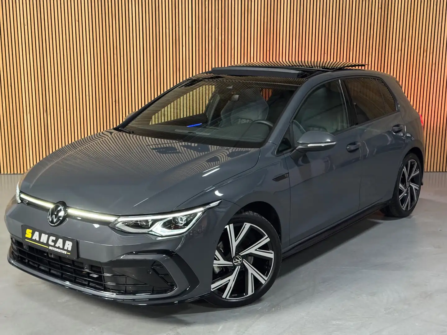 Volkswagen Golf 1.5 eTSI R-Line PANO|STANDKACHEL|AMBIENT|IQ LIGHT| Grijs - 2