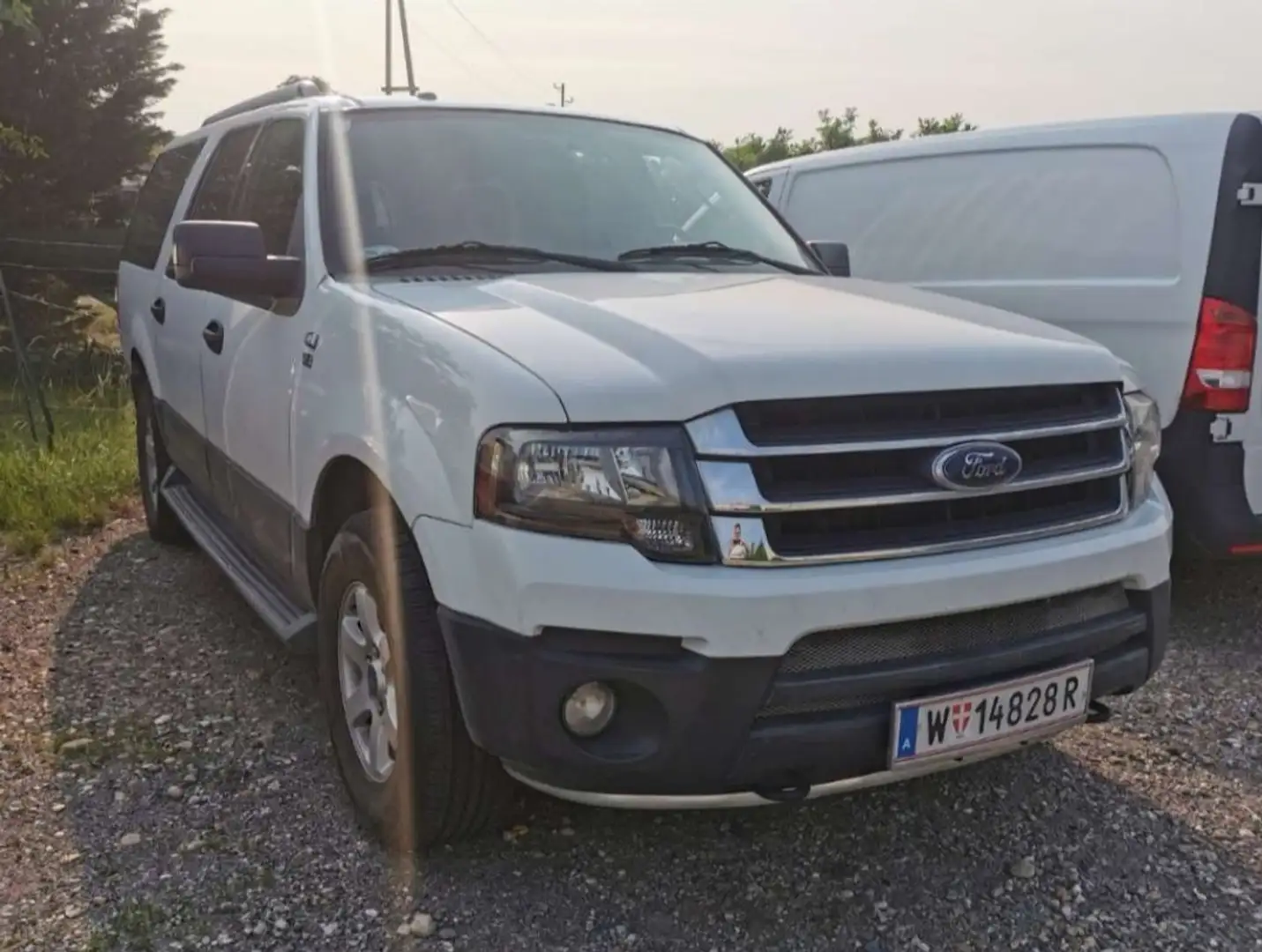 Ford Expedition EL Blanc - 1
