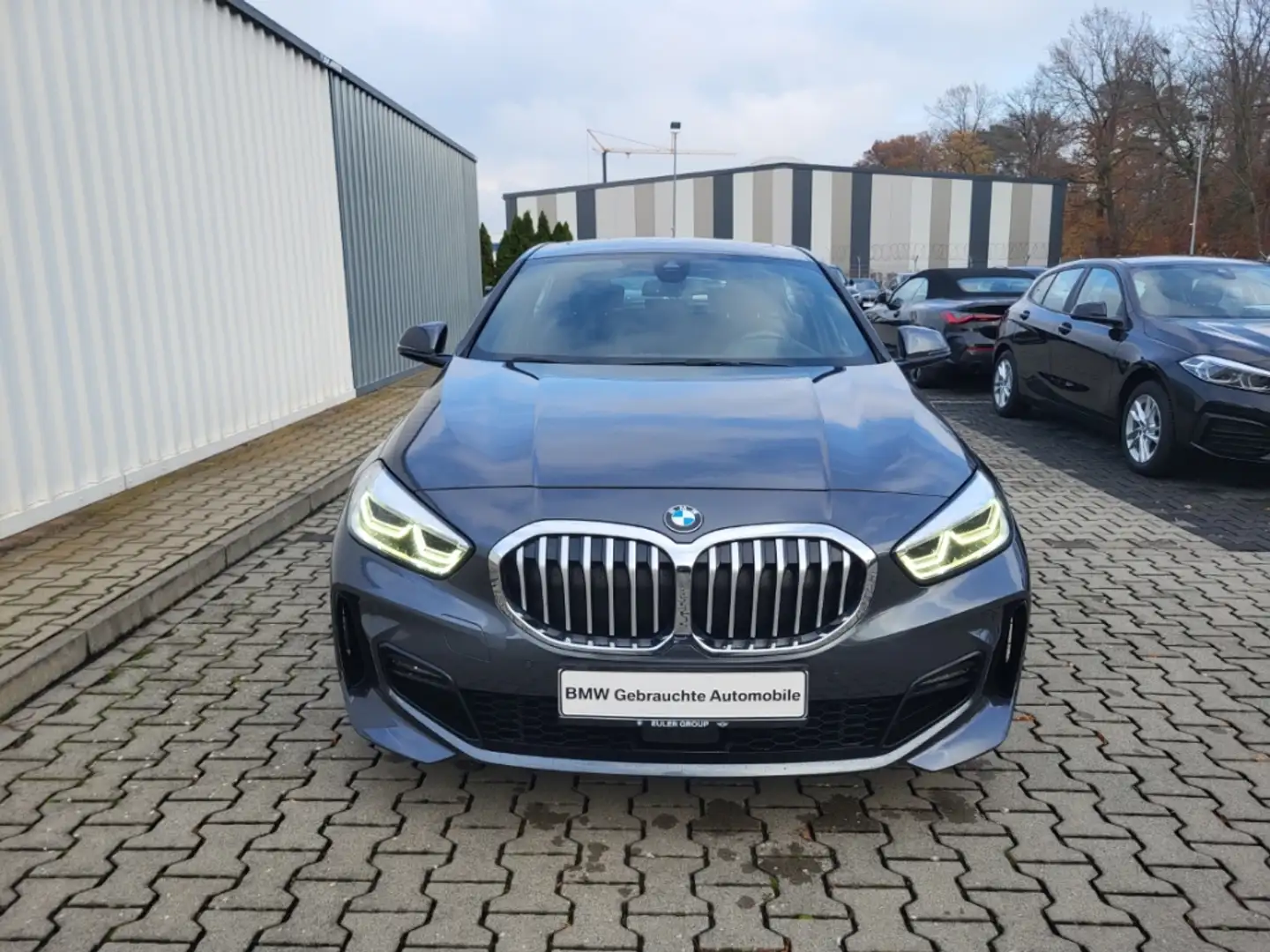BMW 118 i 5-Türer Sportpaket HUD AHK Panodach Navi Dig.Co Grau - 2