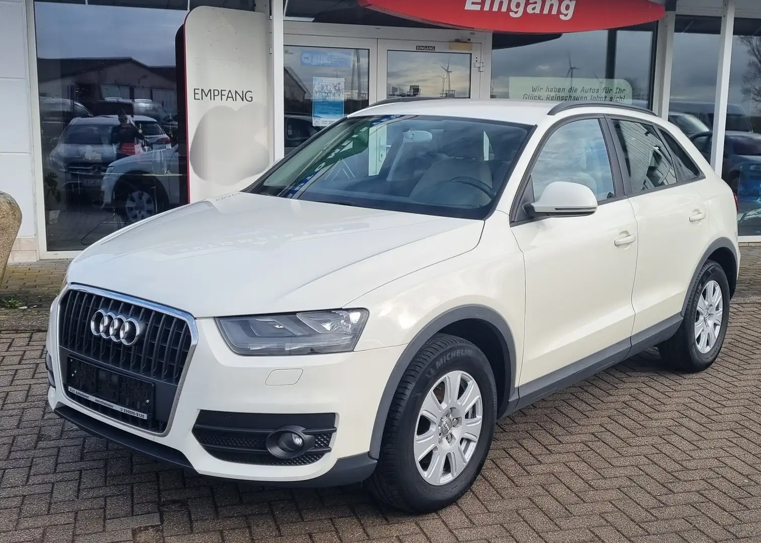 Audi Q3 2.0 TDI+Ahk/PDC/8fach bereift/Scheckheft! Weiß - 1