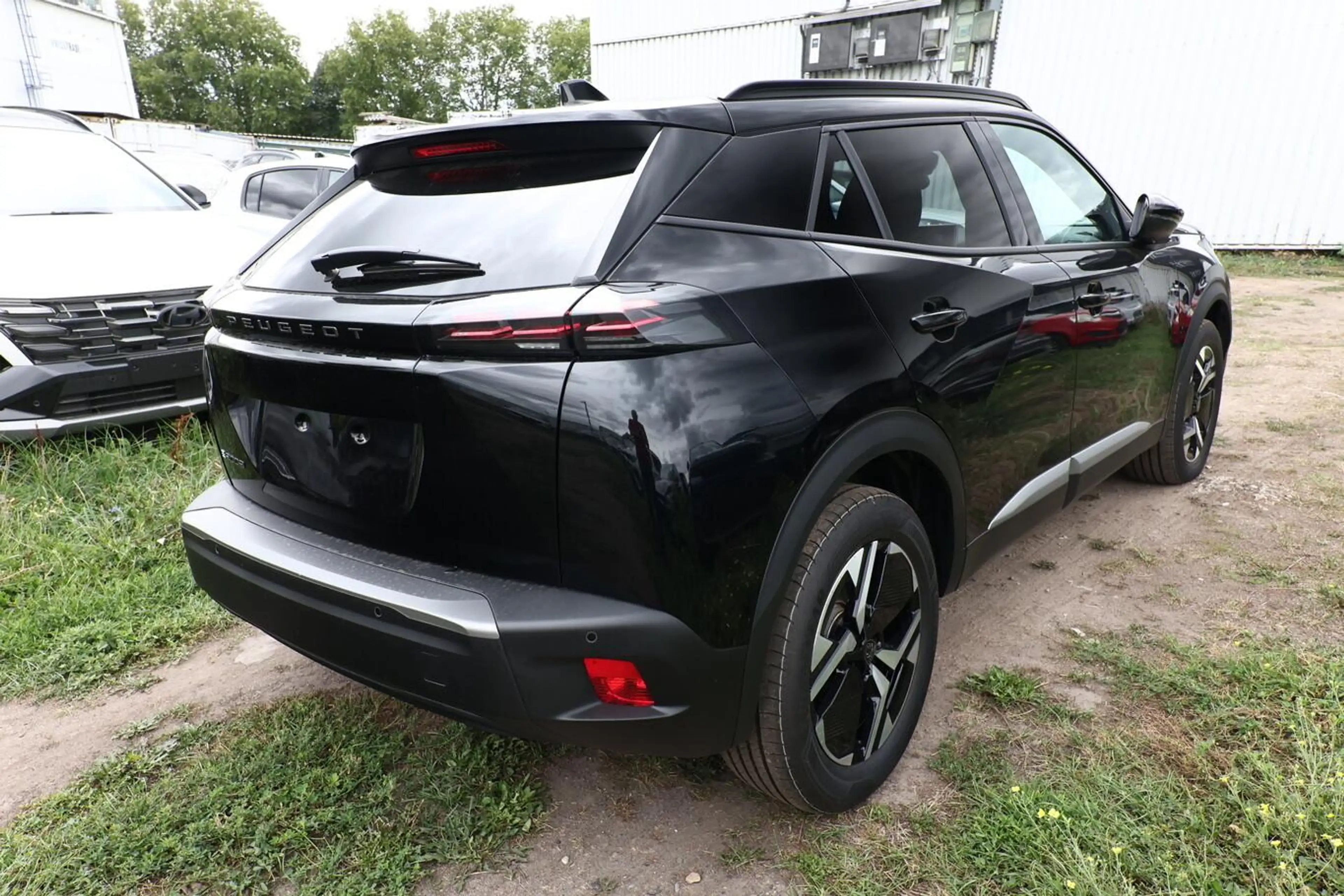 Peugeot 2008 54 kWh Allure 11kW-OBC WärmeP CarP 2xPDC — photo 3