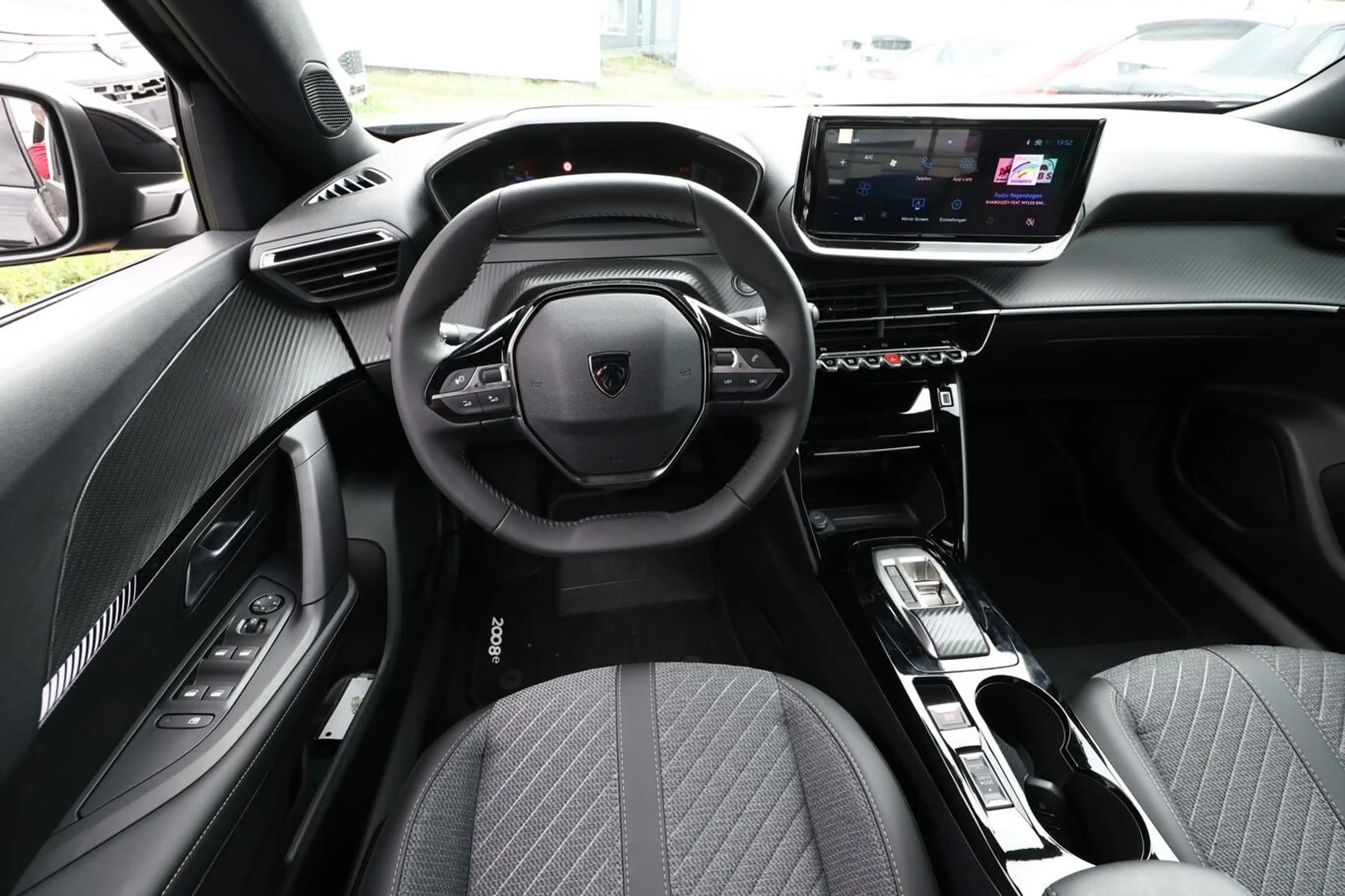 Peugeot 2008 54 kWh Allure 11kW-OBC WärmeP CarP 2xPDC — photo 7