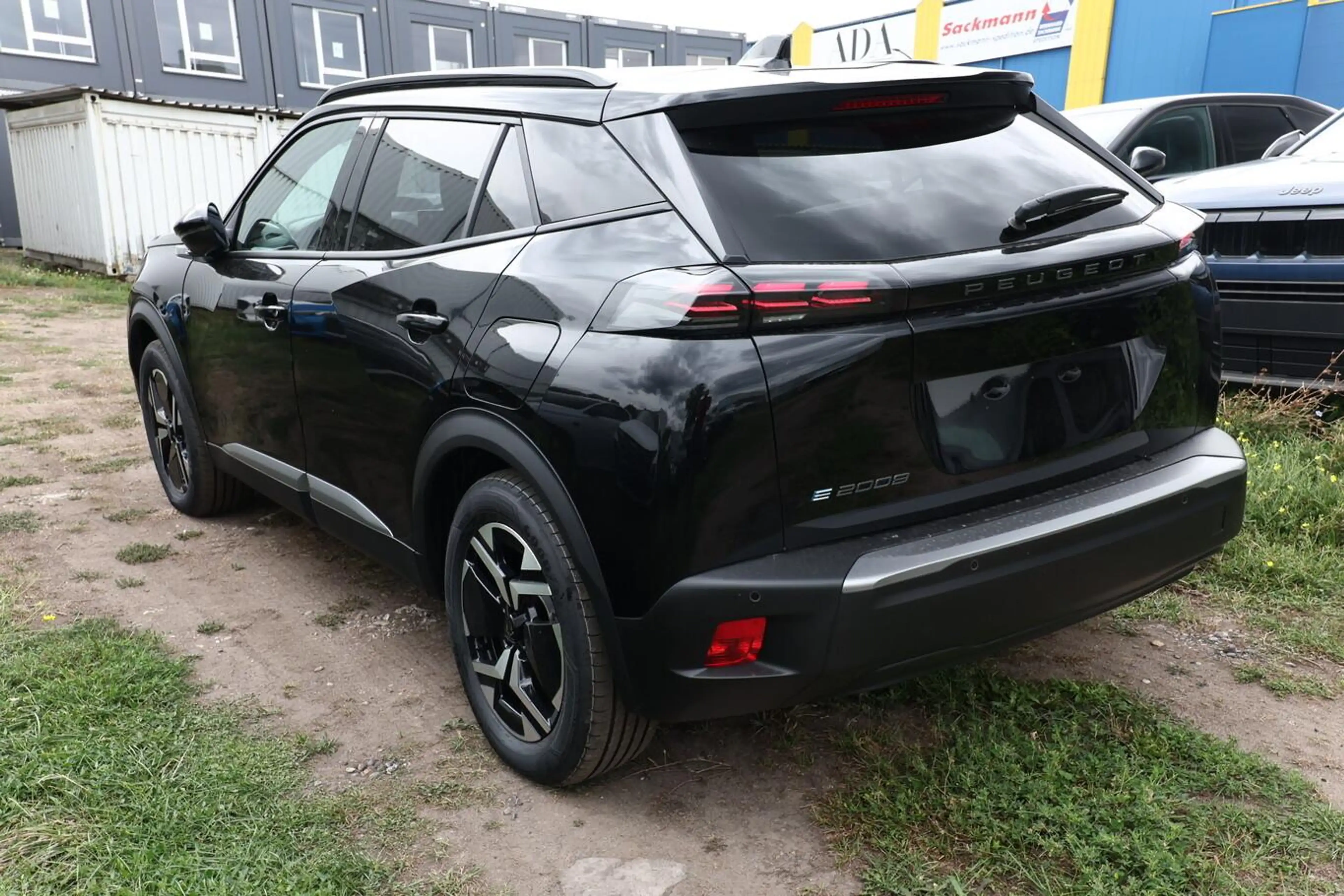Peugeot 2008 54 kWh Allure 11kW-OBC WärmeP CarP 2xPDC — photo 4