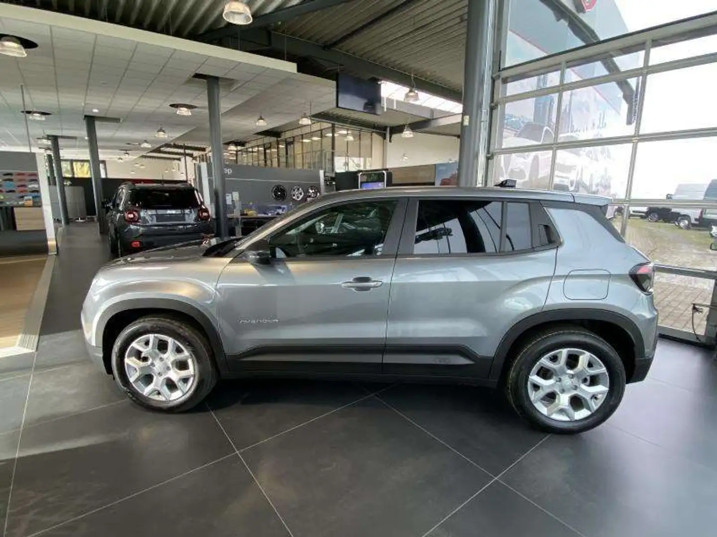 Jeep Avenger BEV MY23-AVENGER LONGITUDE Grijs - 2