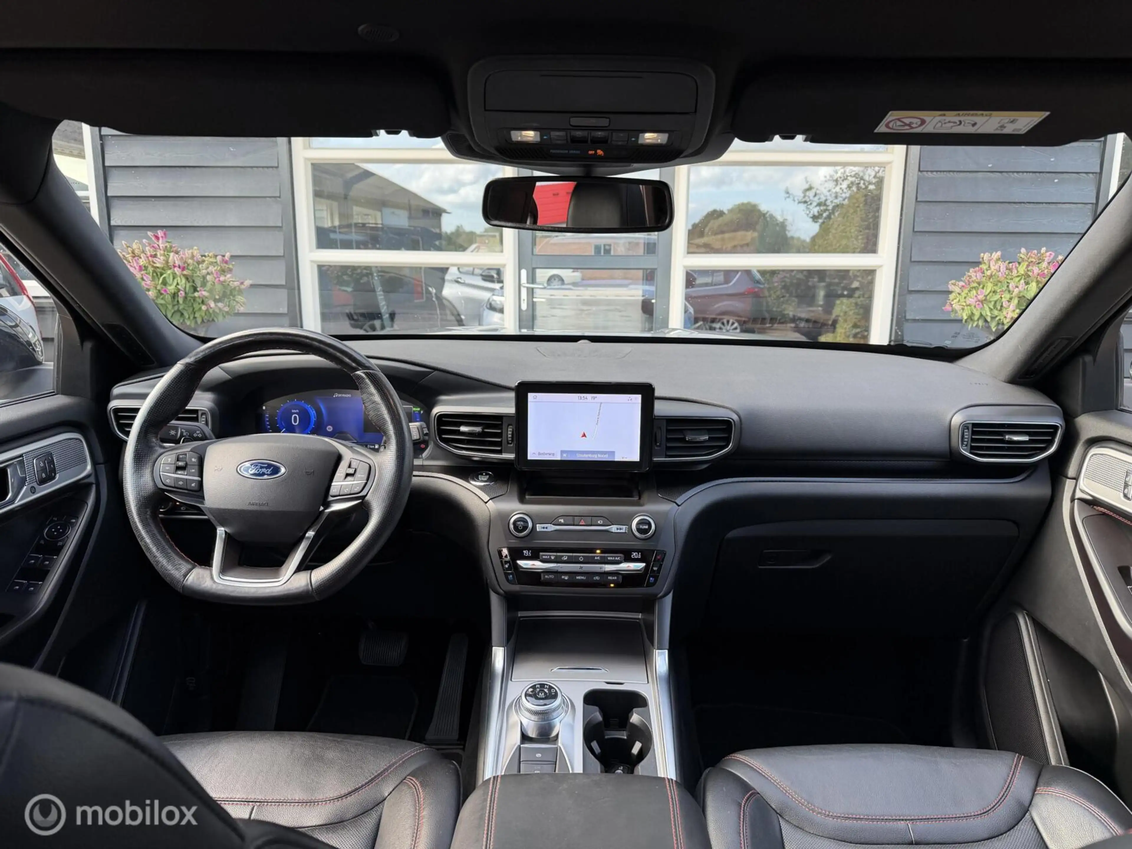 Ford Explorer 3.0 V6 EcoBoost PHEV ST-Line — photo 12