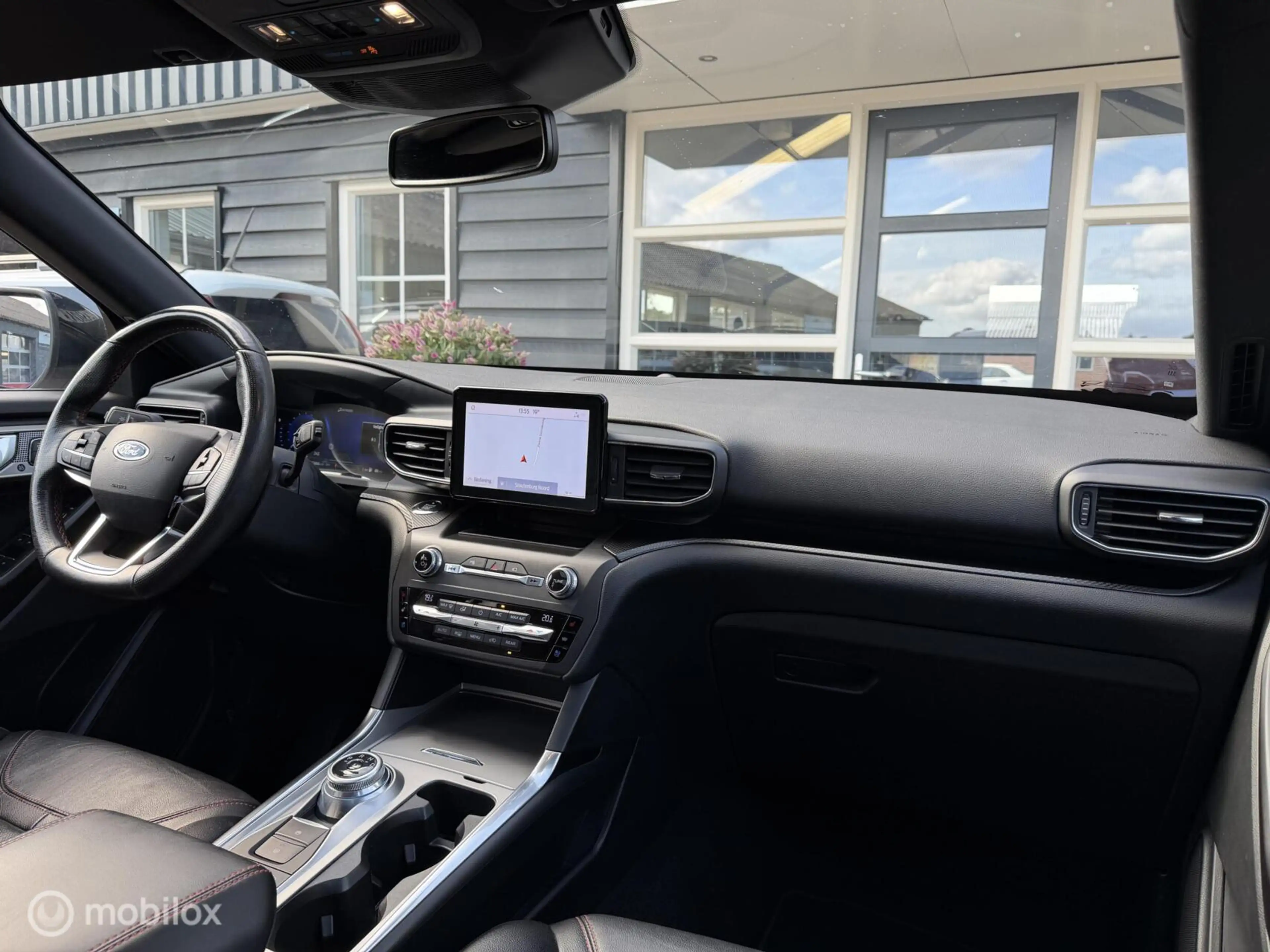 Ford Explorer 3.0 V6 EcoBoost PHEV ST-Line — photo 13