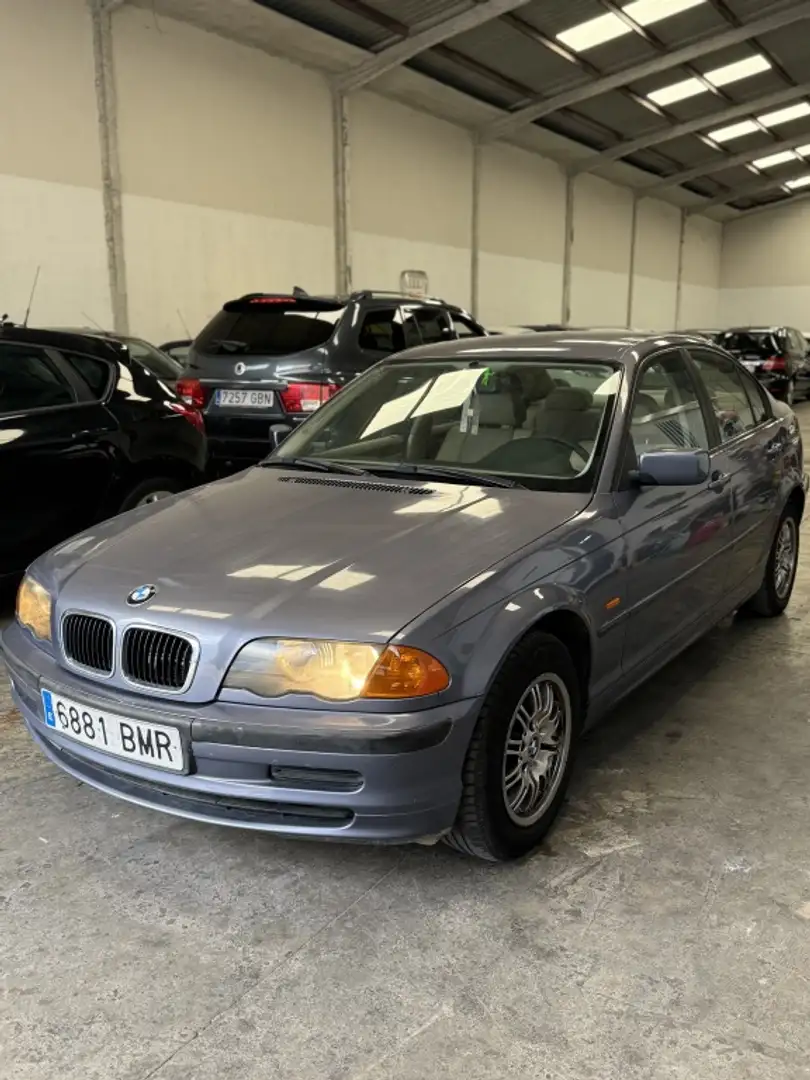 BMW 320 320d - 1