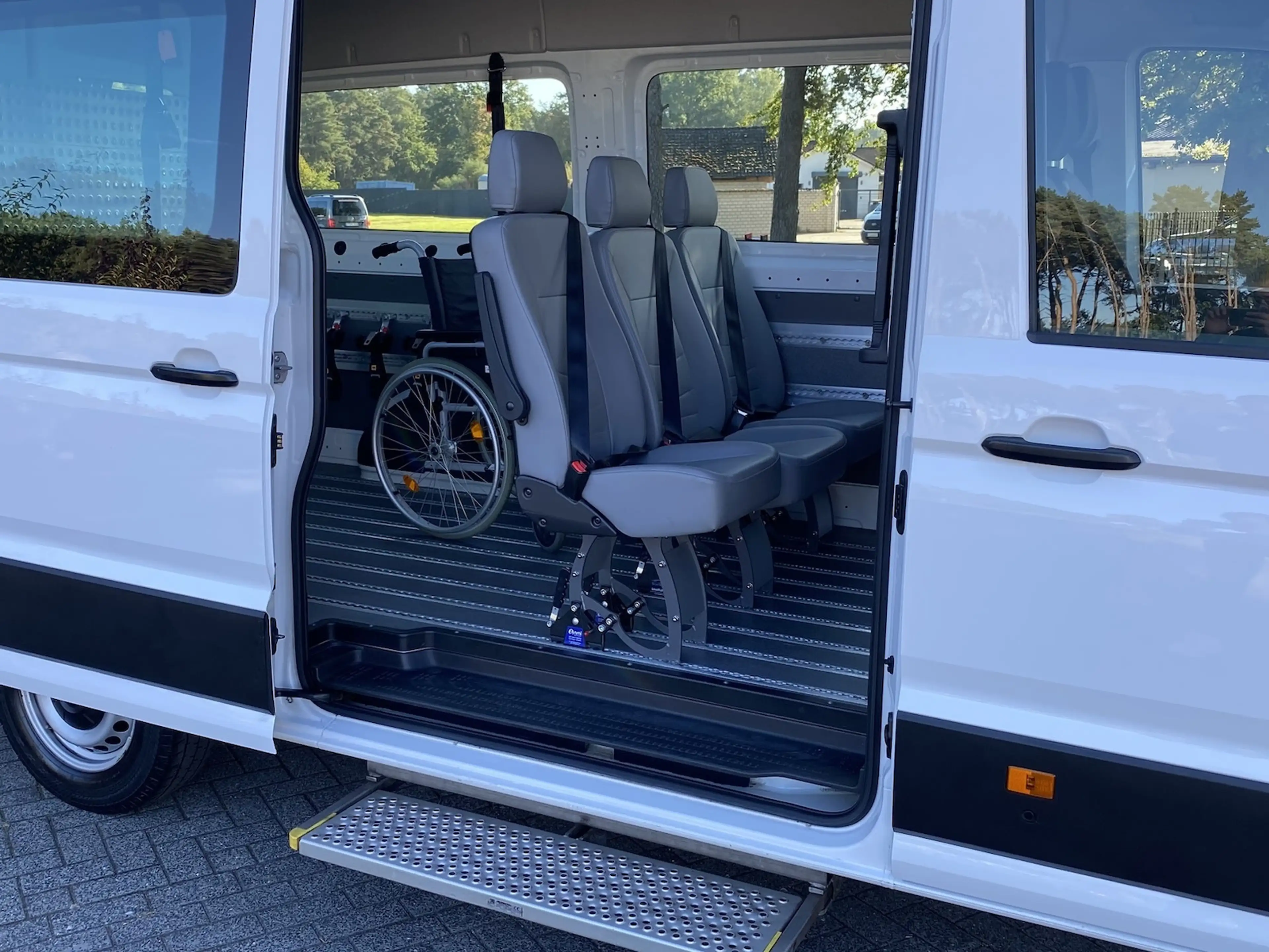 Volkswagen Crafter 35 MR Hochdach | Rollstuhlgerecht | Rampe | System — photo 5