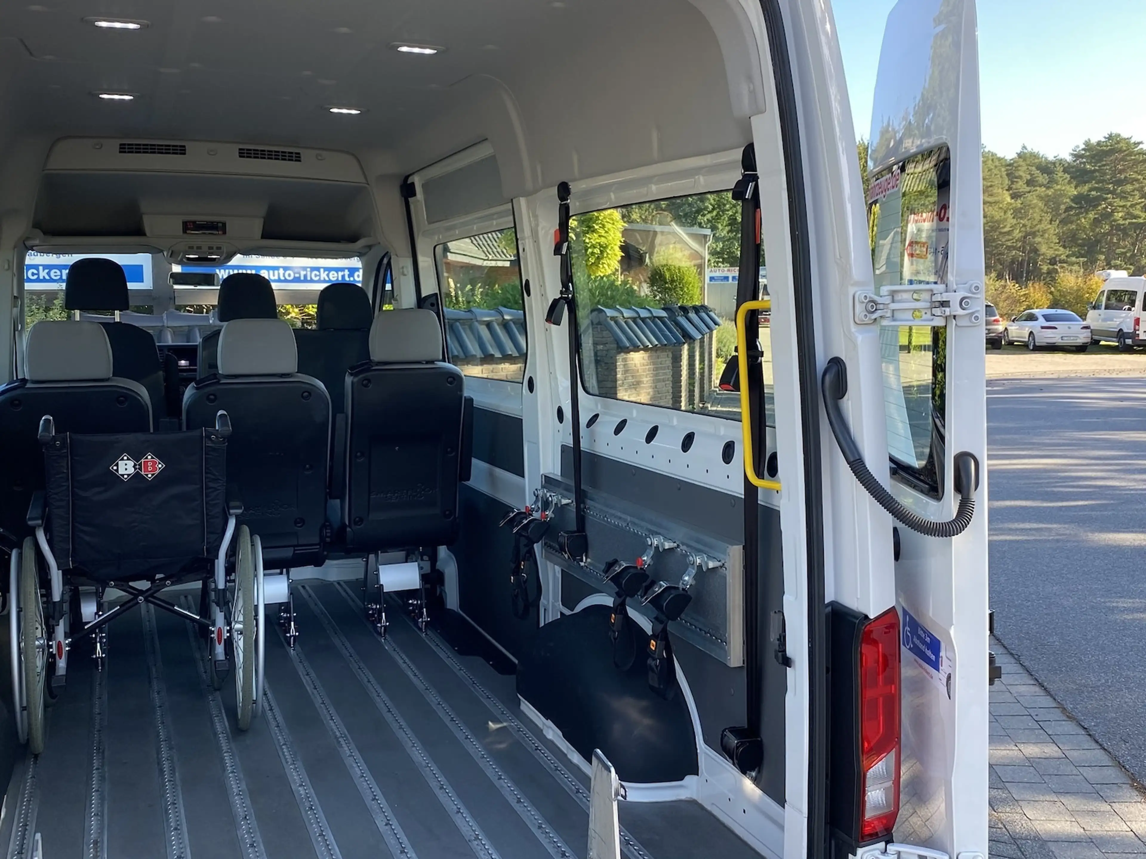 Volkswagen Crafter 35 MR Hochdach | Rollstuhlgerecht | Rampe | System — photo 4