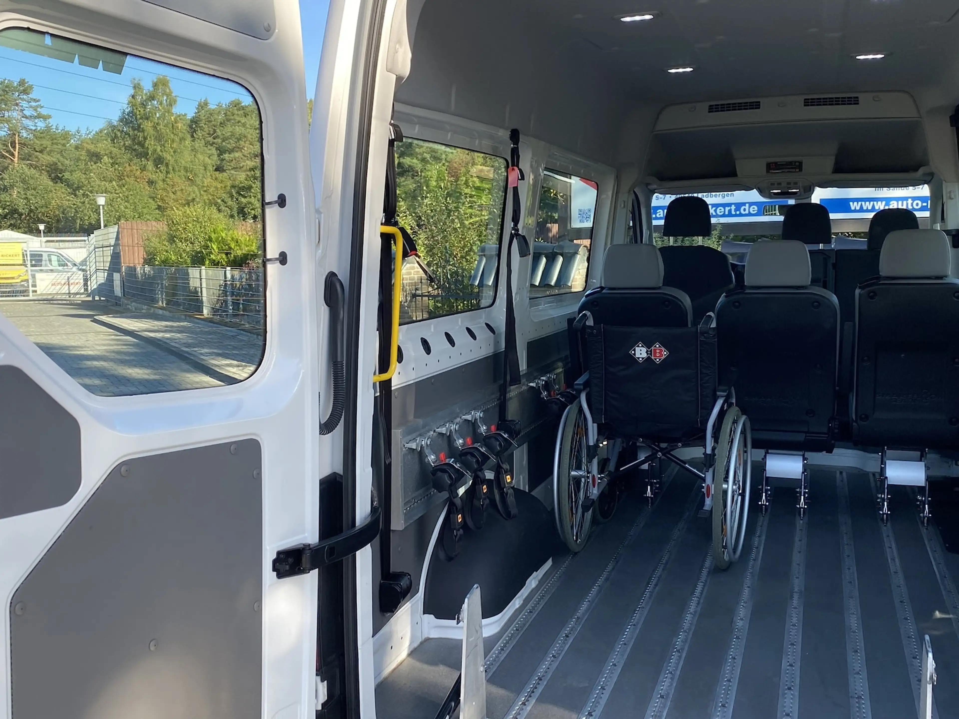 Volkswagen Crafter 35 MR Hochdach | Rollstuhlgerecht | Rampe | System — photo 3