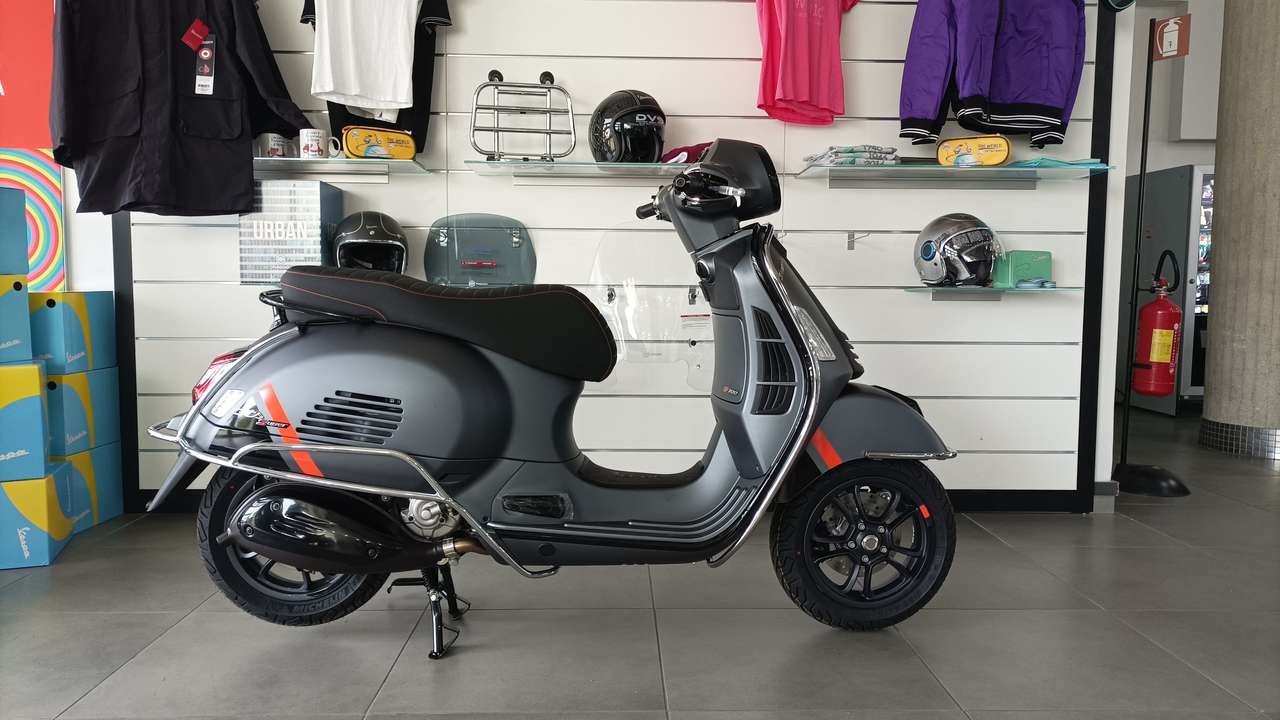 Vespa GTS Super 300 -2023
