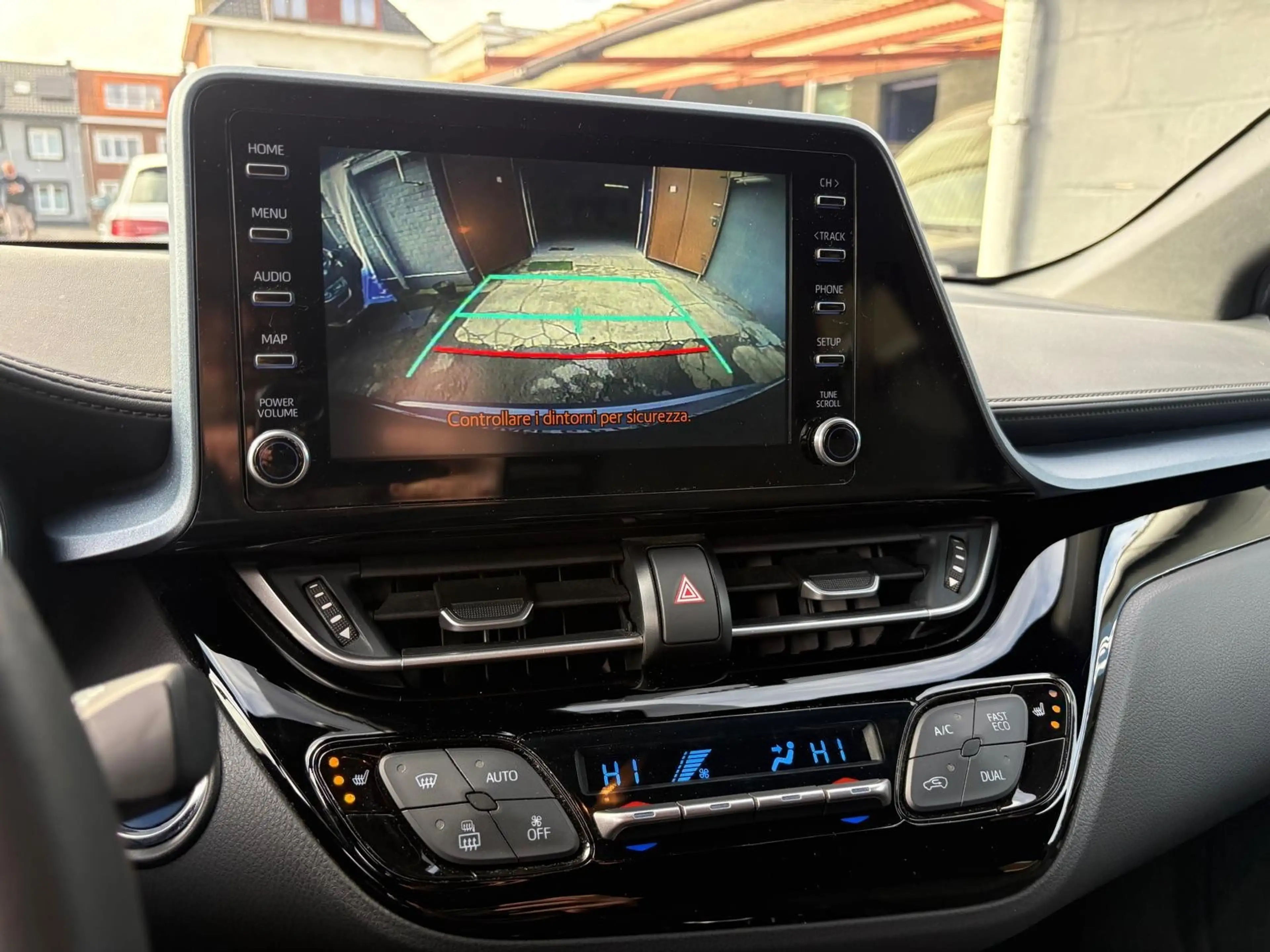 Toyota C-HR Hybrid 2.0i VVT-i C-Hic E-CVT — photo 12