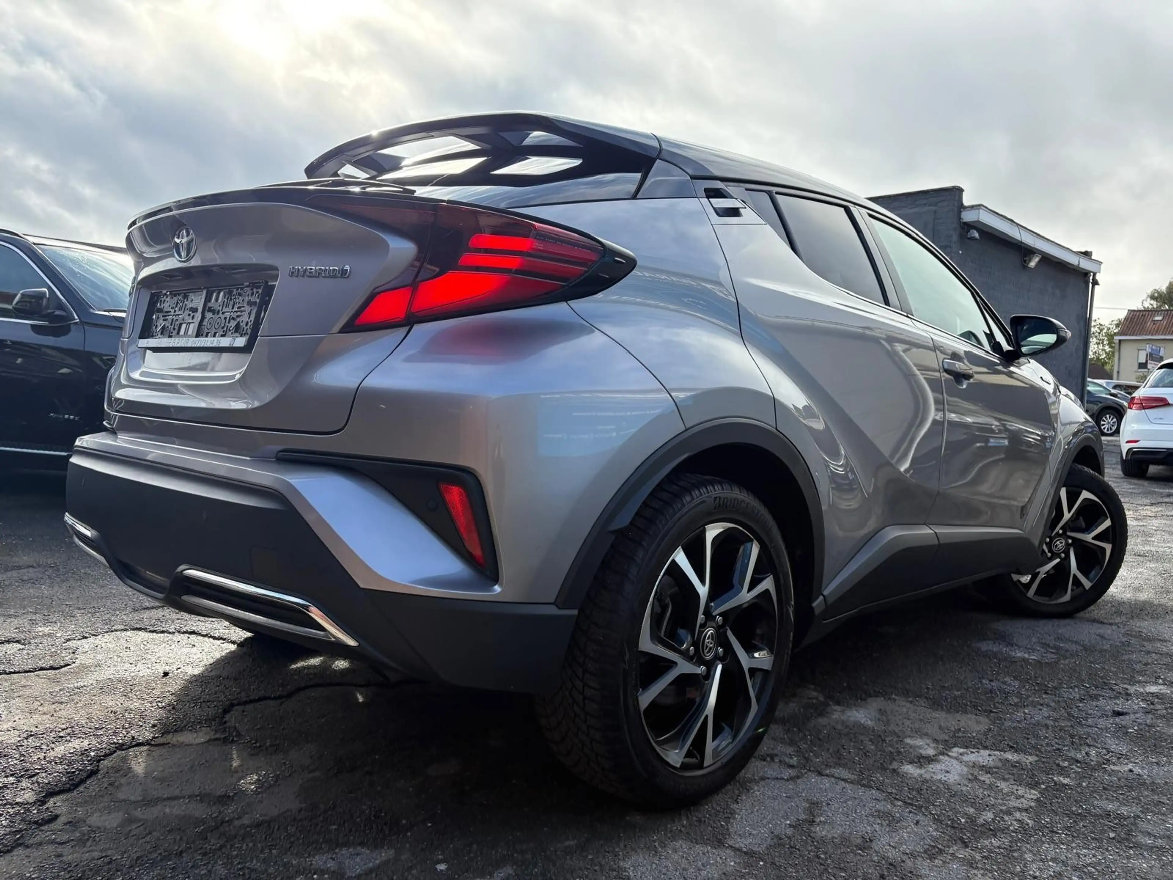 Toyota C-HR Hybrid 2.0i VVT-i C-Hic E-CVT — photo 4