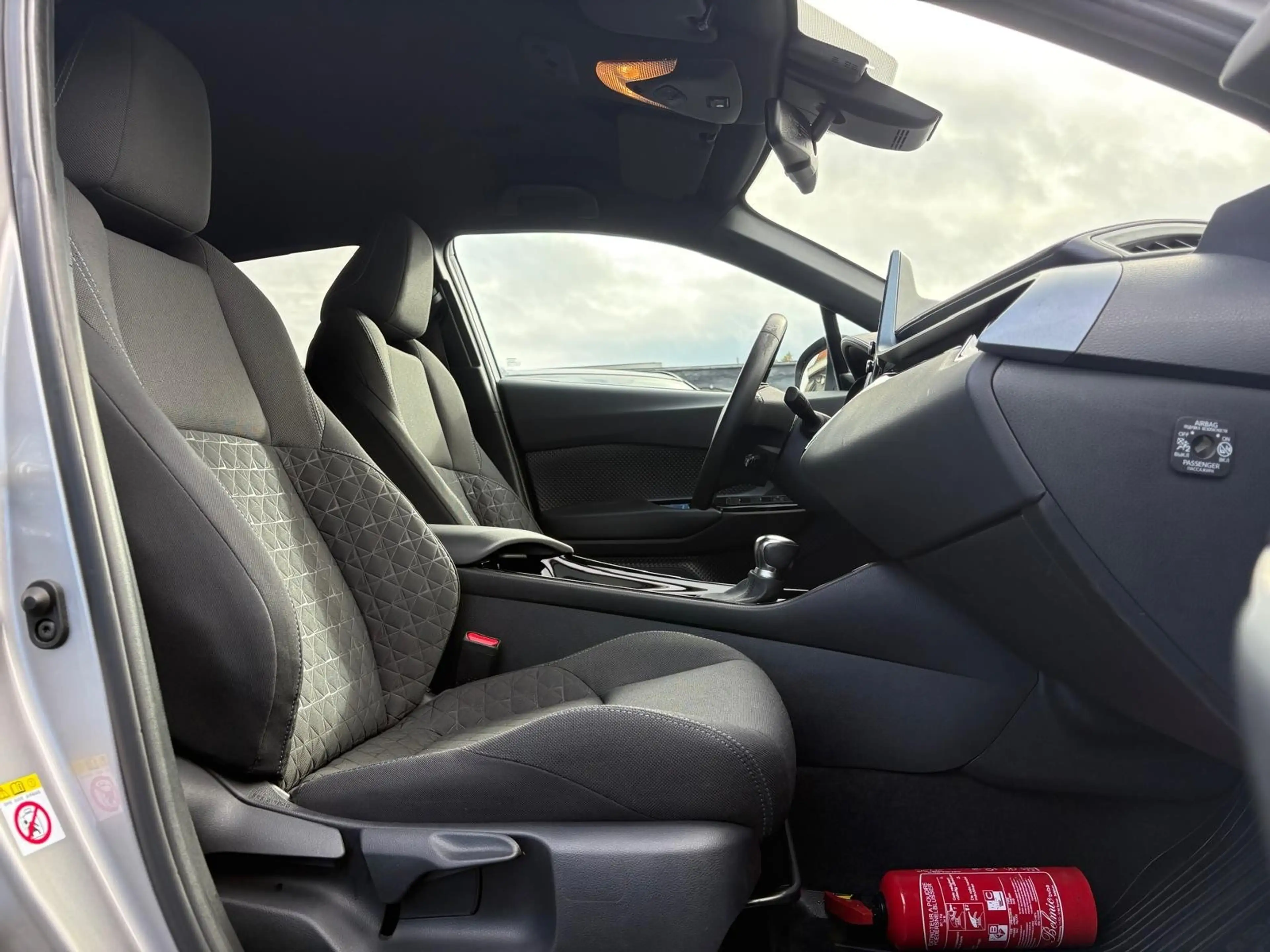 Toyota C-HR Hybrid 2.0i VVT-i C-Hic E-CVT — photo 10