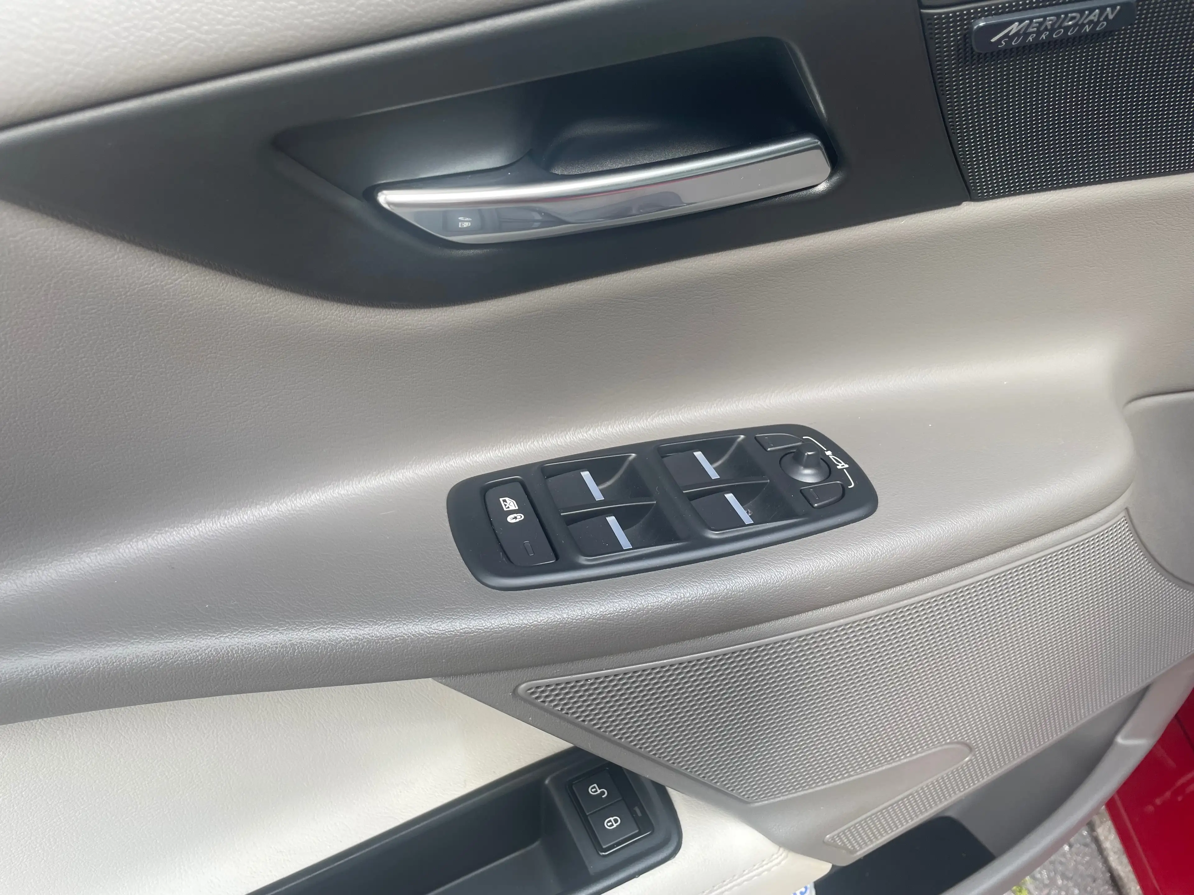 Jaguar XE Portfolio Allrad AWD Xenon W+S — photo 13