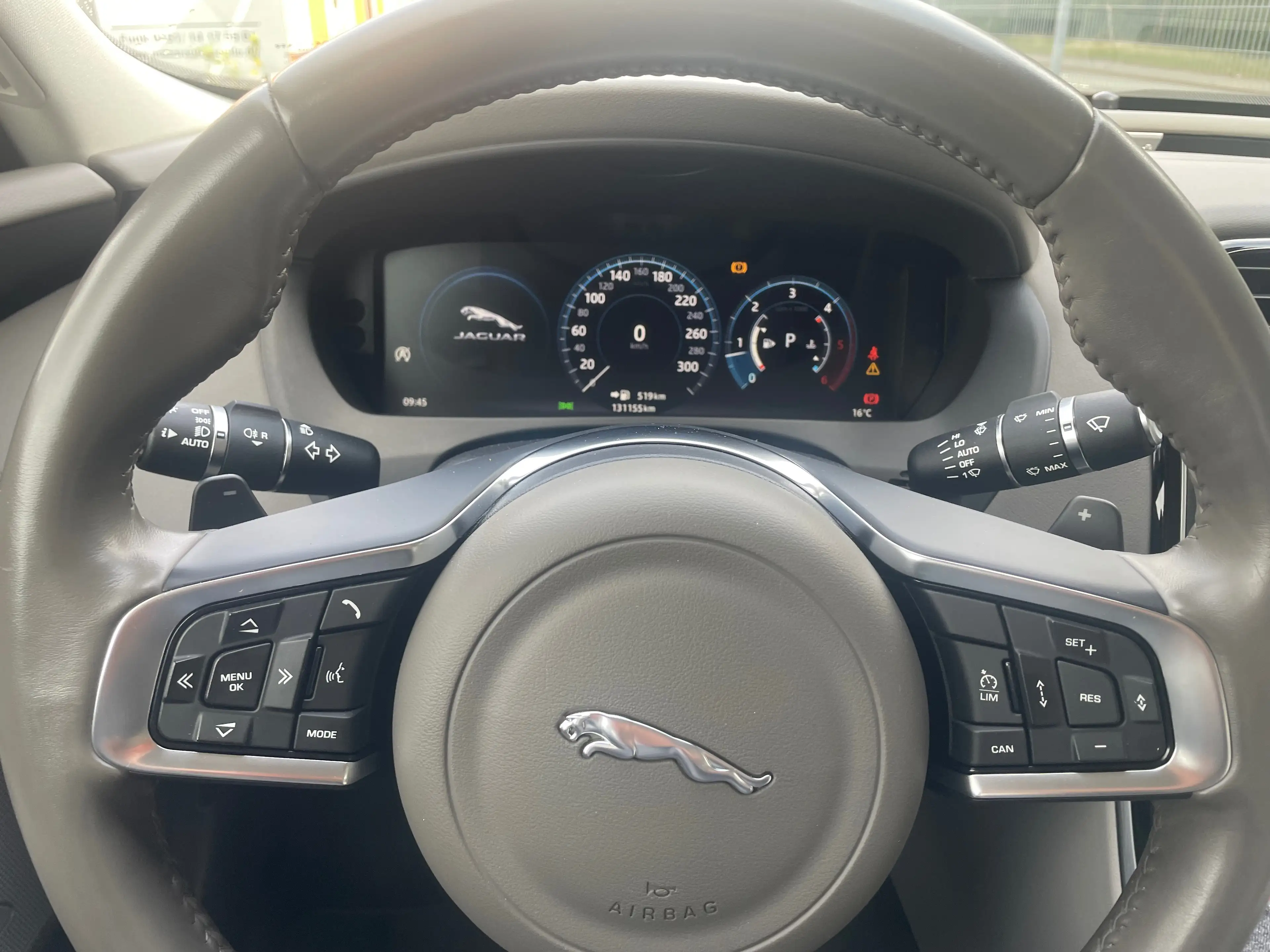 Jaguar XE Portfolio Allrad AWD Xenon W+S — photo 17