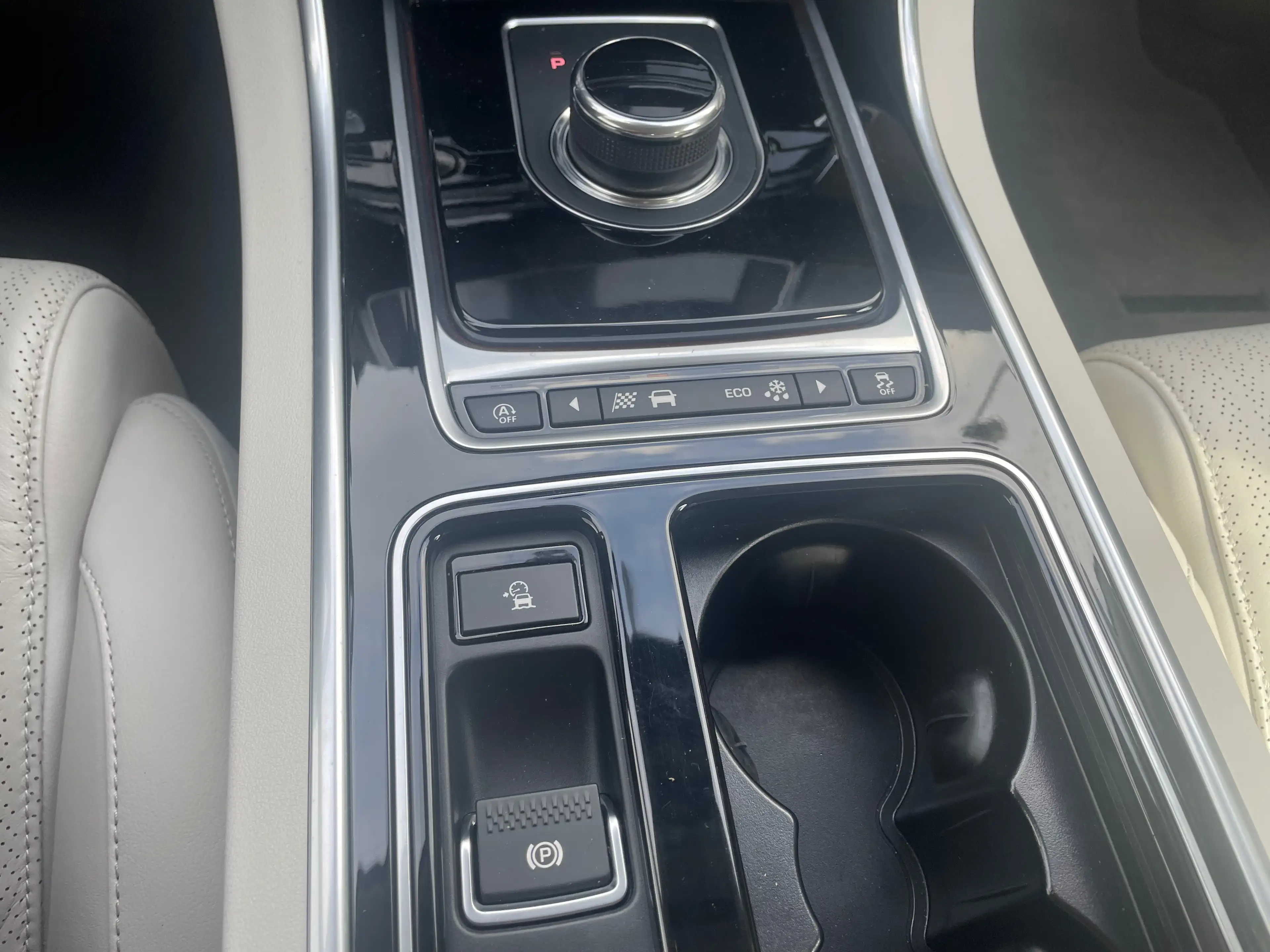 Jaguar XE Portfolio Allrad AWD Xenon W+S — photo 21