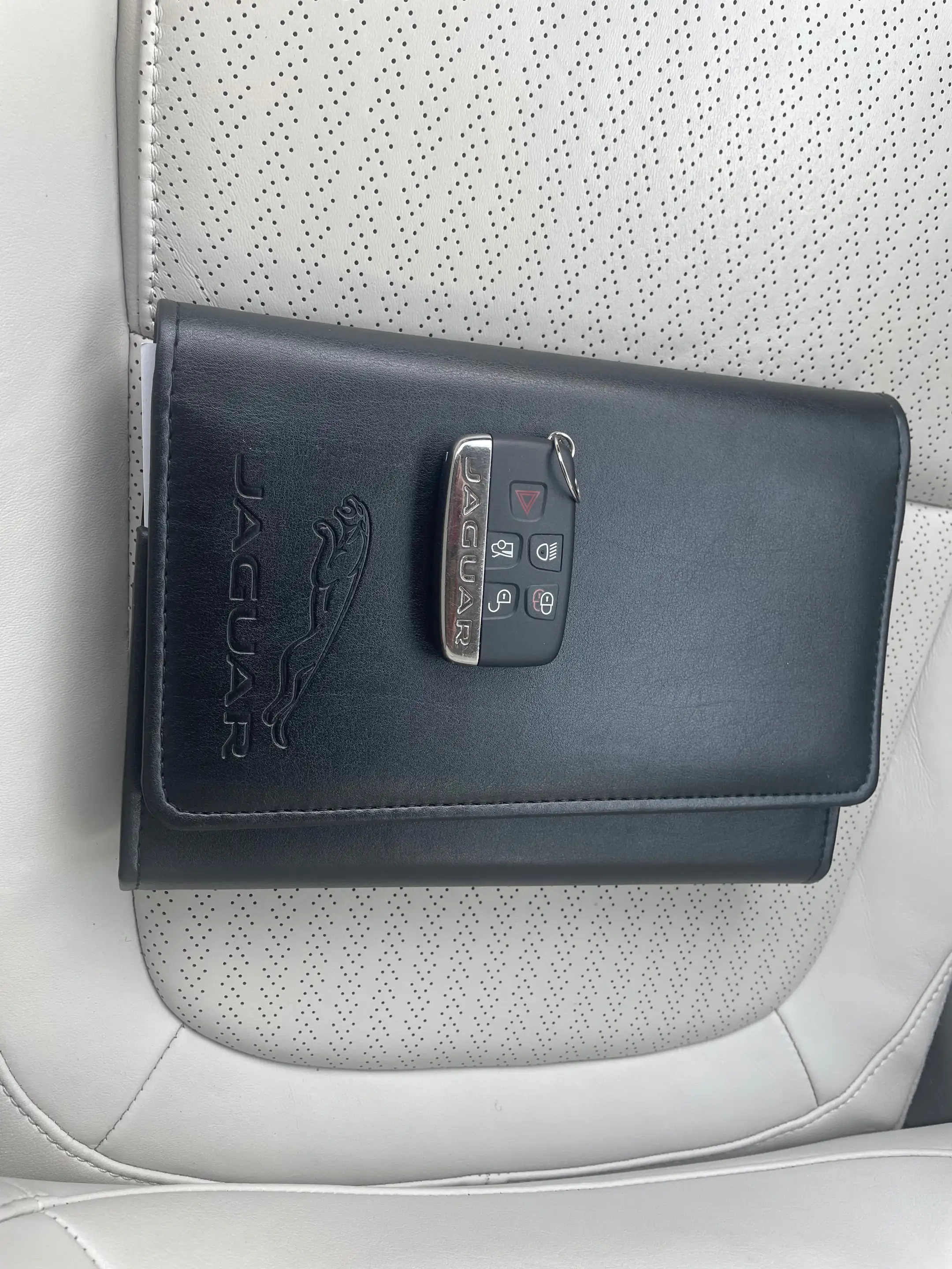 Jaguar XE Portfolio Allrad AWD Xenon W+S — photo 24