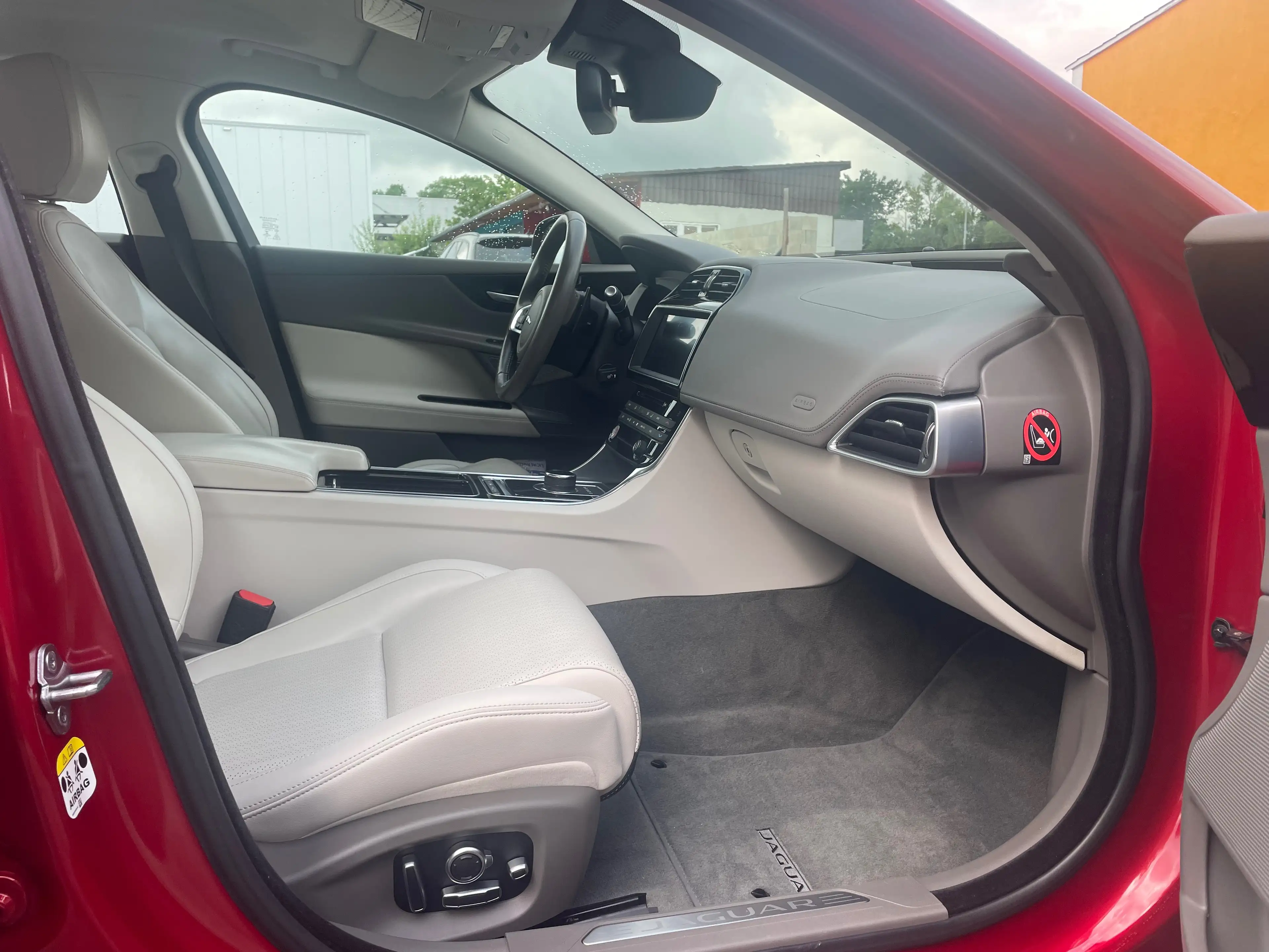 Jaguar XE Portfolio Allrad AWD Xenon W+S — photo 5