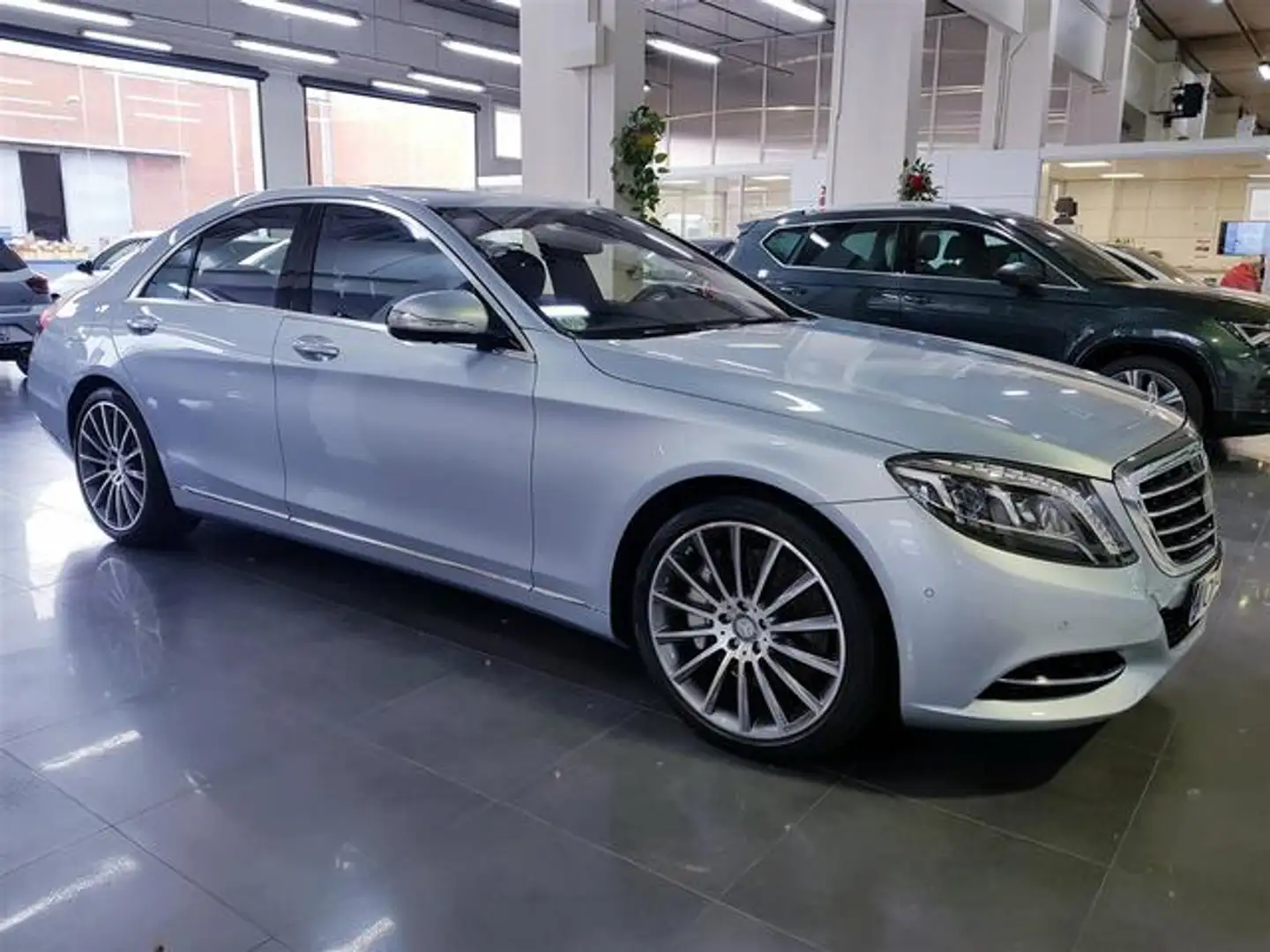 Mercedes-Benz S 500 Aut. Stříbrná - 2